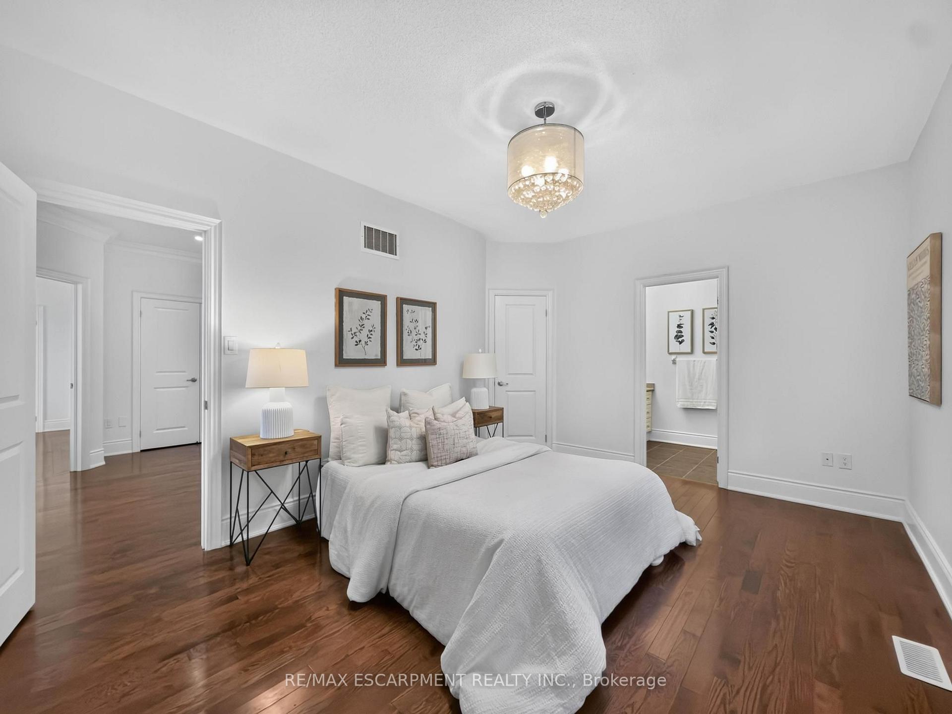 Photo 45 of 2121 Blackforest Crescent, Oakville, Westmount — HOMEH