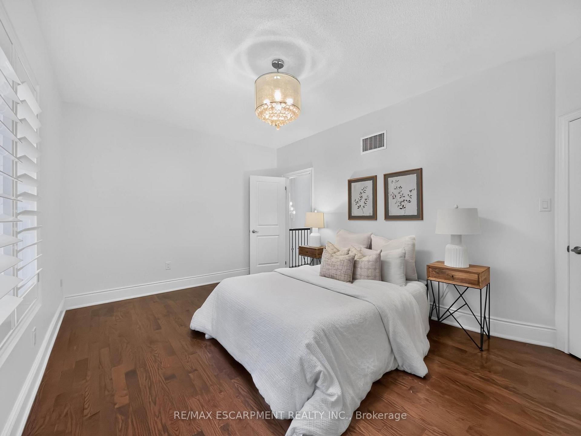 Photo 46 of 2121 Blackforest Crescent, Oakville, Westmount — HOMEH