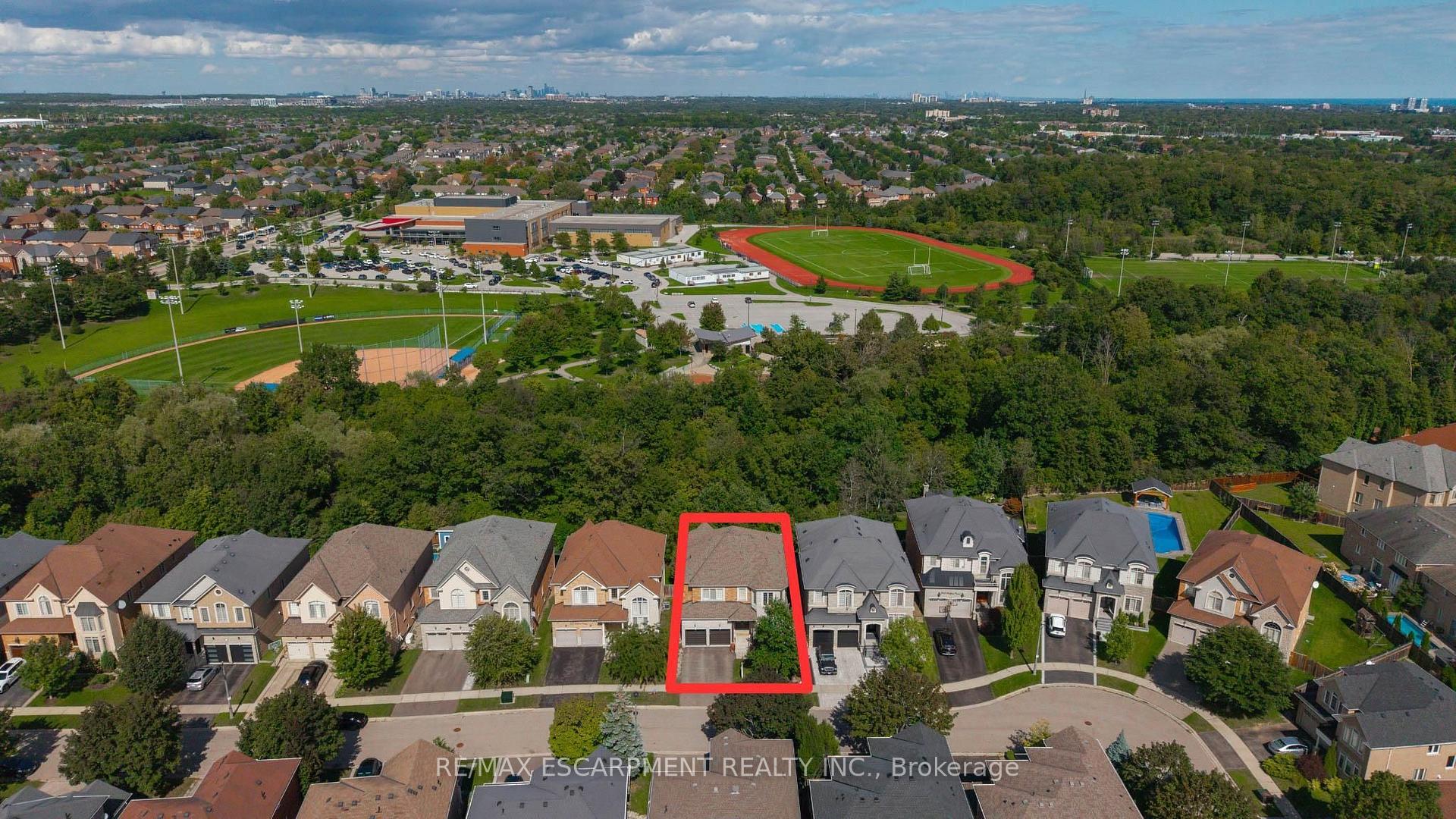 Photo 60 of 2121 Blackforest Crescent, Oakville, Westmount — HOMEH
