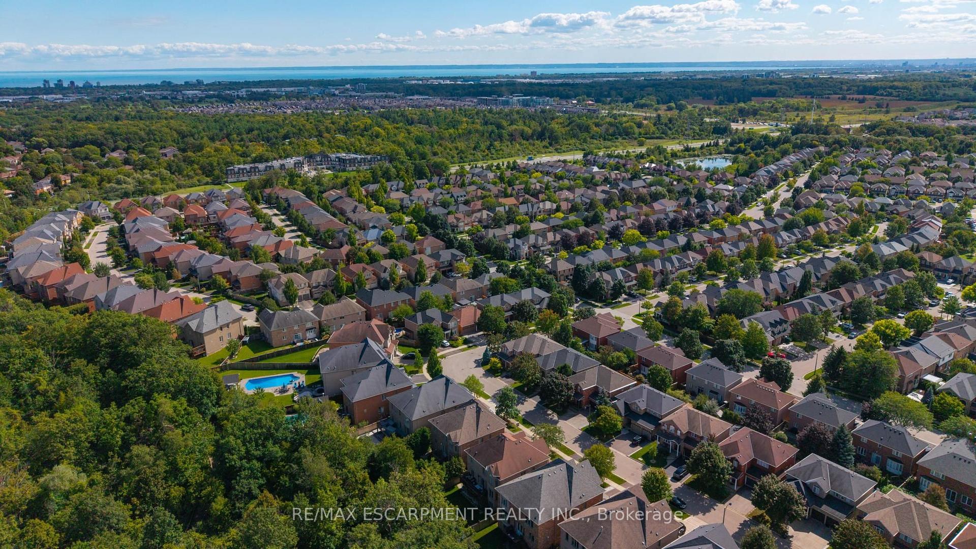 Photo 61 of 2121 Blackforest Crescent, Oakville, Westmount — HOMEH