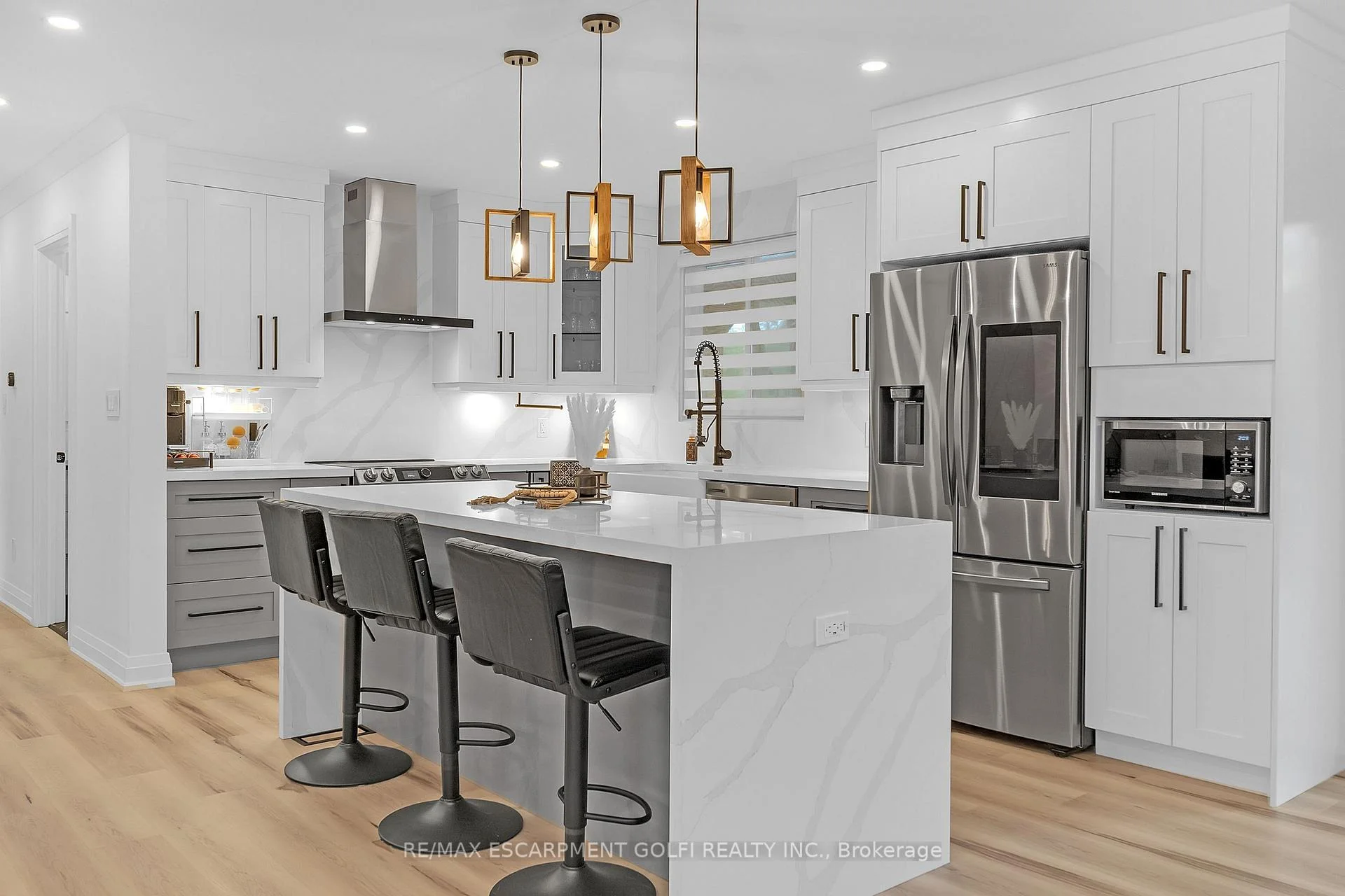 Photo 1 of 4236 Longmoor Drive, Burlington, Shoreacres — HOMEH