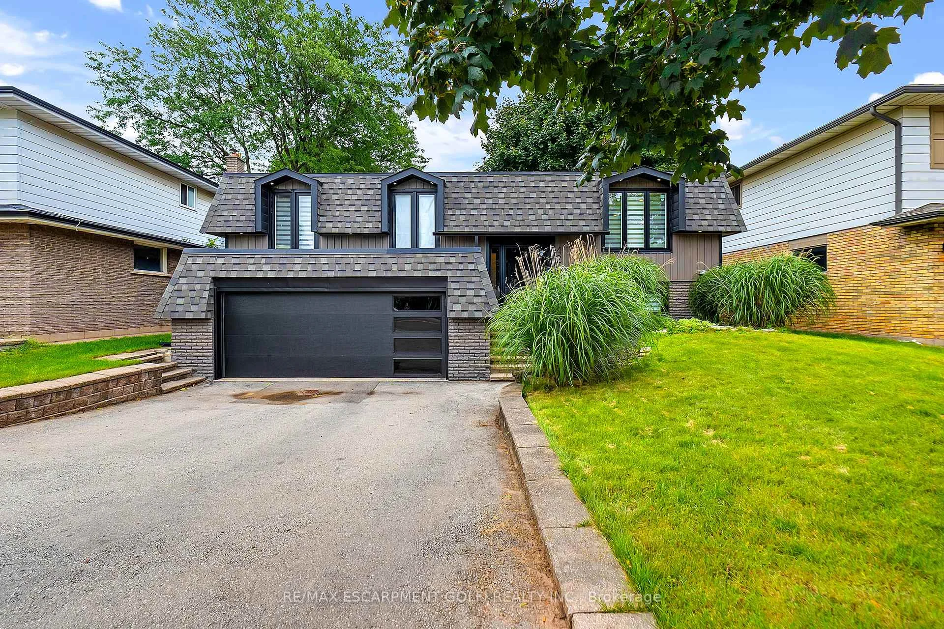 Photo 3 of 4236 Longmoor Drive, Burlington, Shoreacres — HOMEH