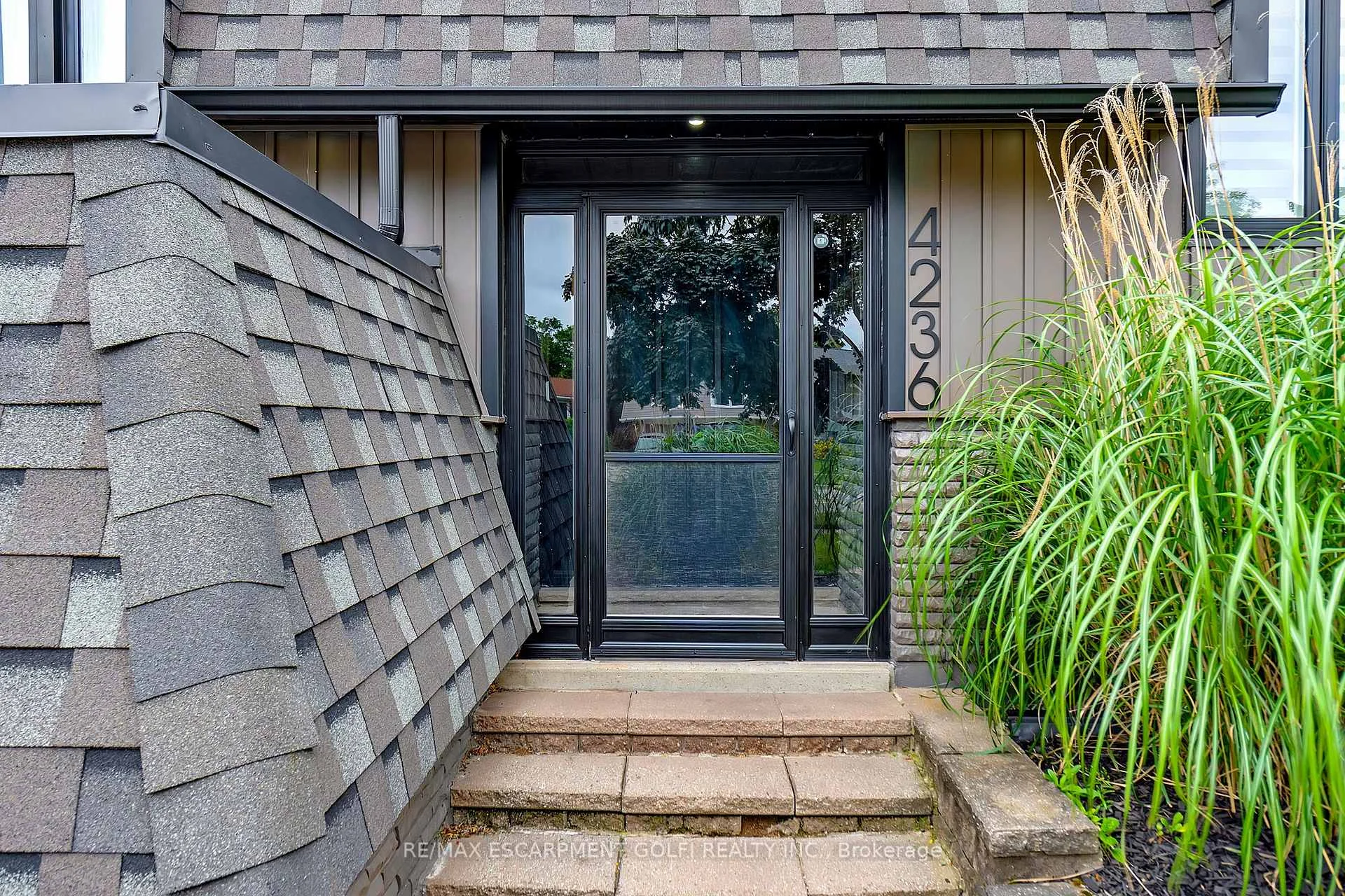 Photo 5 of 4236 Longmoor Drive, Burlington, Shoreacres — HOMEH