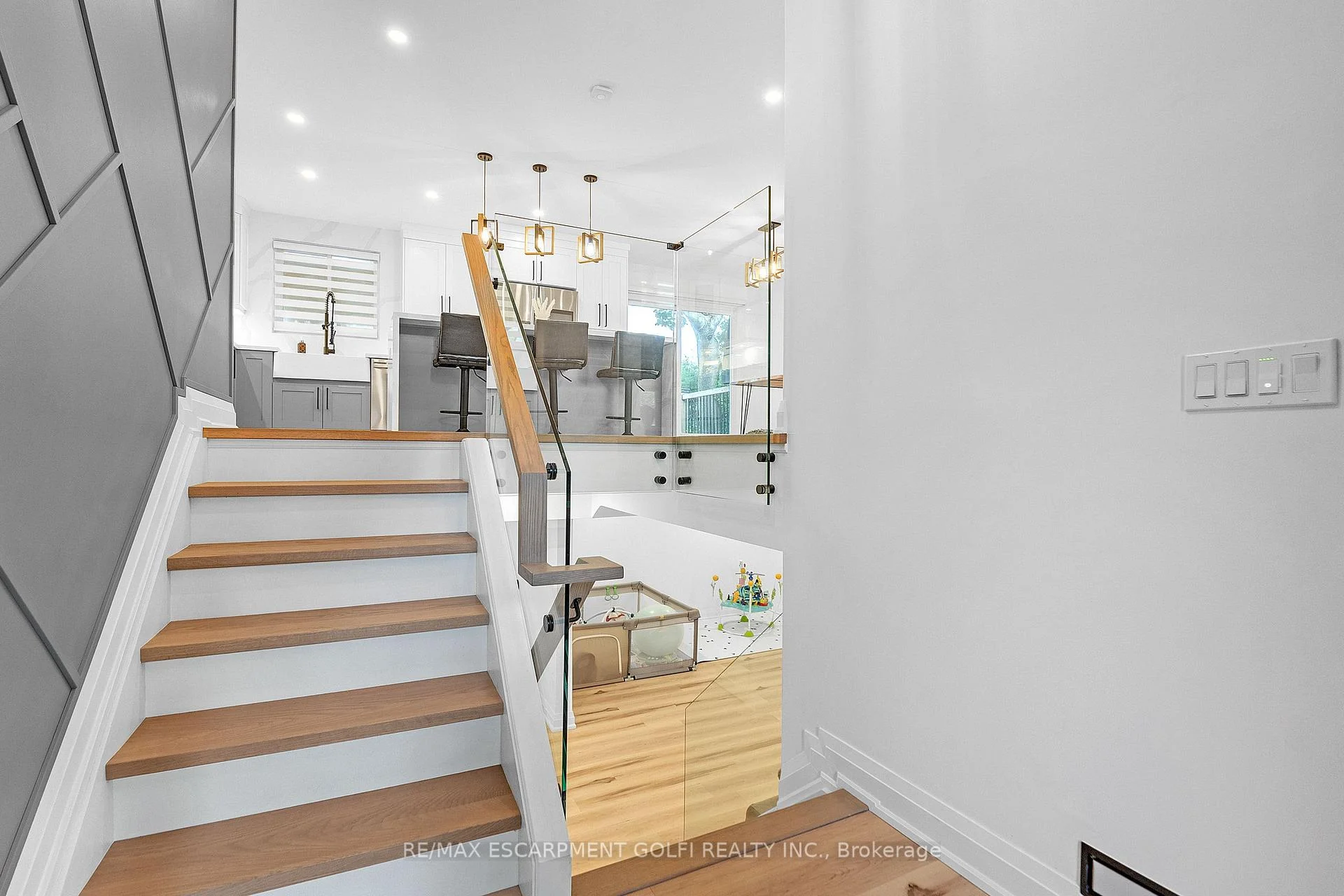 Photo 6 of 4236 Longmoor Drive, Burlington, Shoreacres — HOMEH