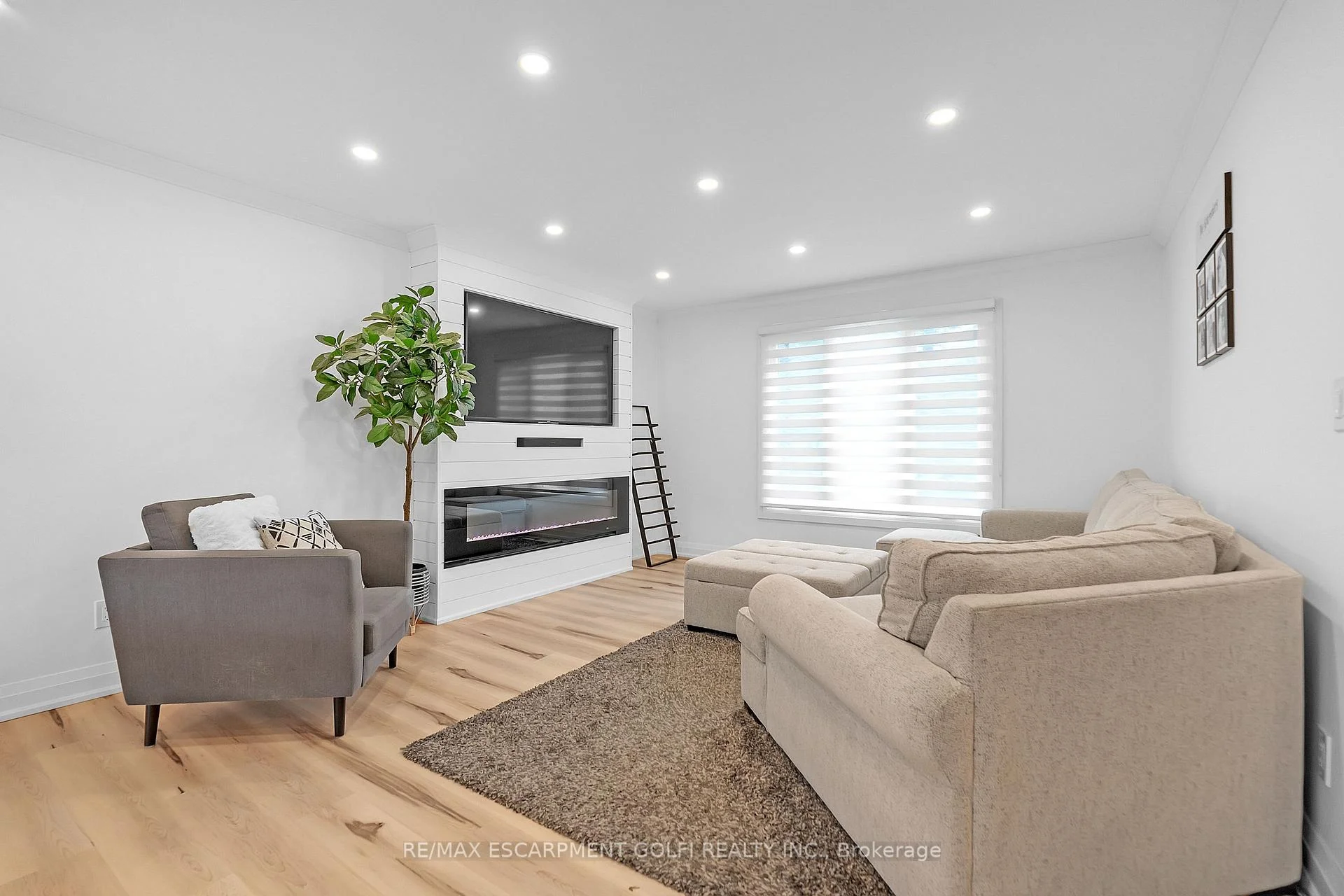 Photo 8 of 4236 Longmoor Drive, Burlington, Shoreacres — HOMEH