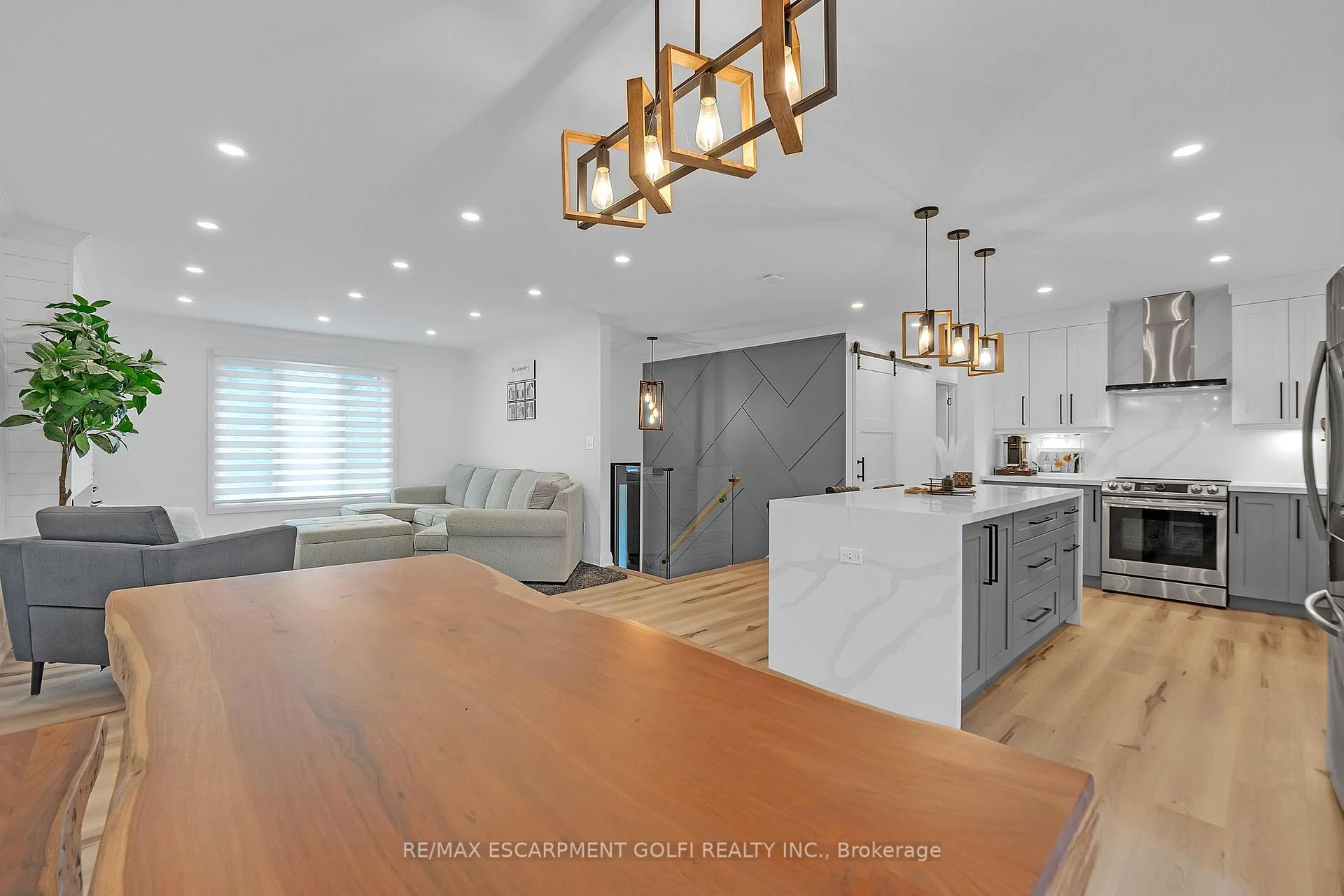 Photo 16 of 4236 Longmoor Drive, Burlington, Shoreacres — HOMEH