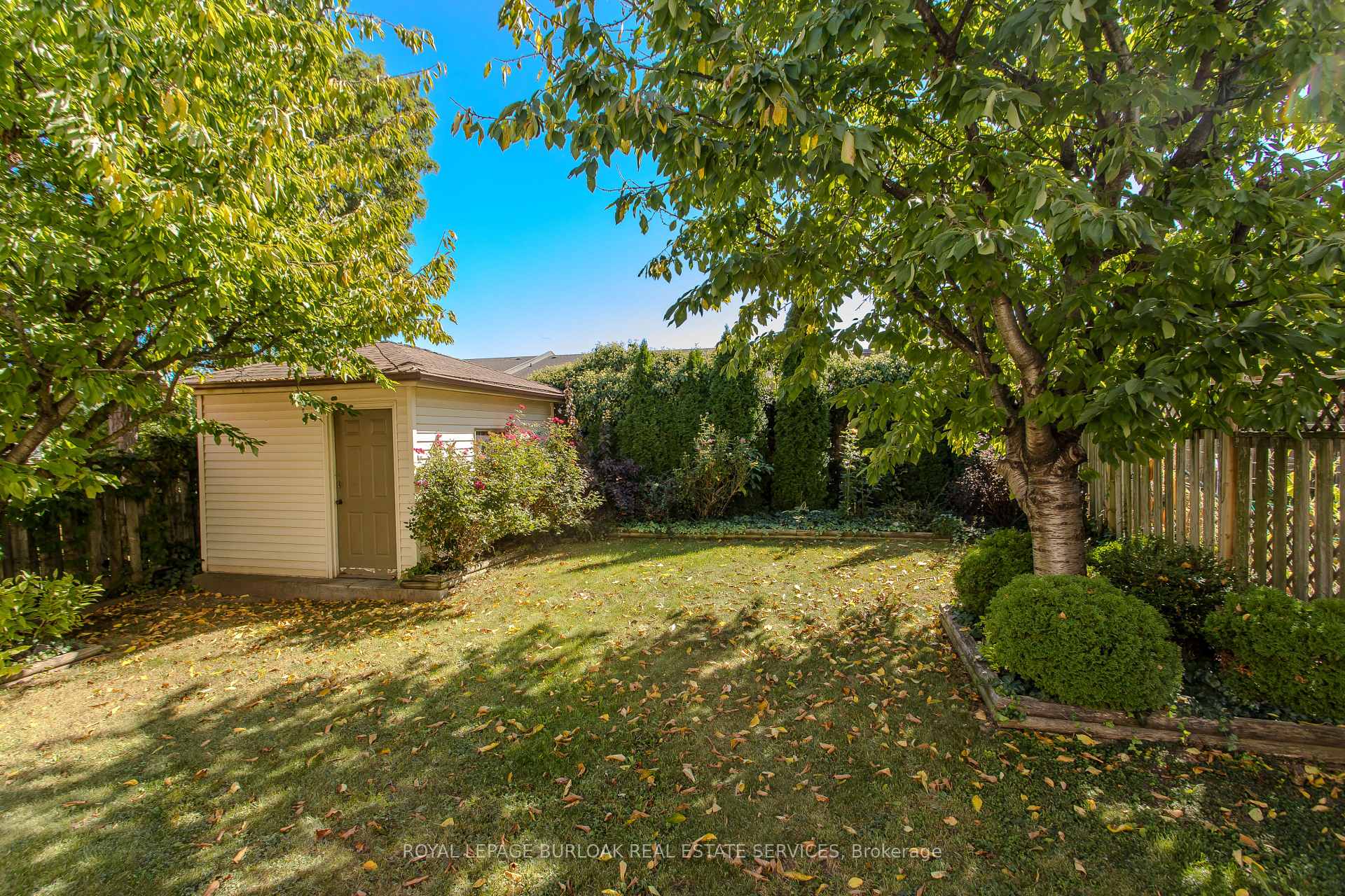 Photo 3 of 14 Ellington Avenue, Hamilton, Stoney Creek — HOMEH