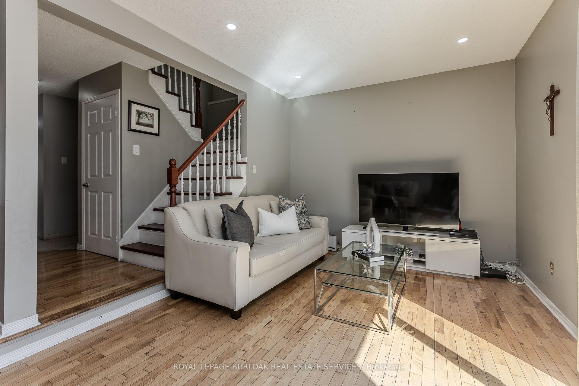 Photo 8 of 14 Ellington Avenue, Hamilton, Stoney Creek — HOMEH