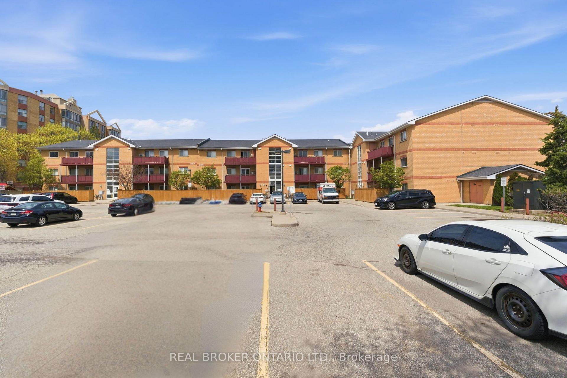 Photo 2 of Unit 302C, 211 Forum Drive, Mississauga, Hurontario — HOMEH