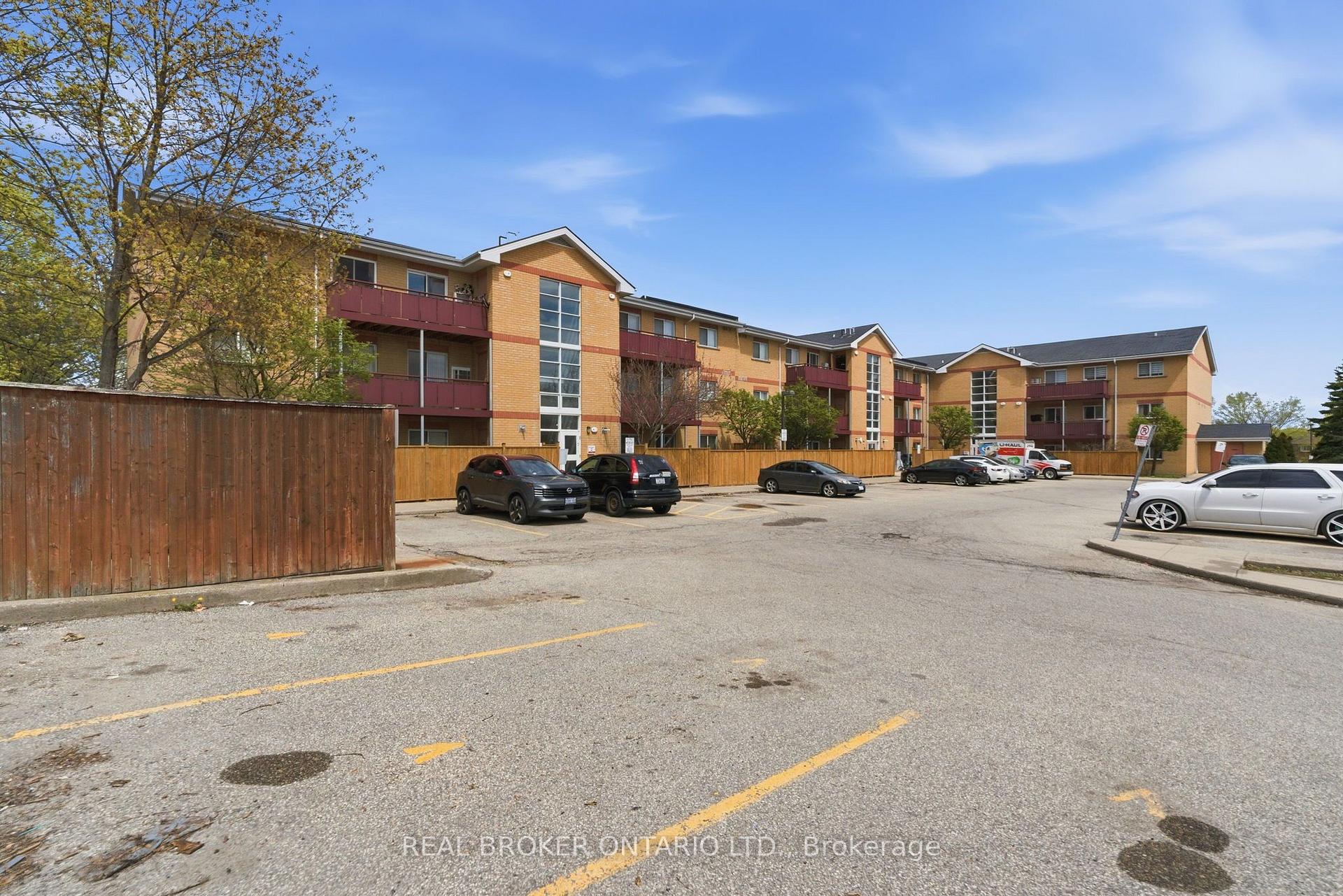 Photo 4 of Unit 302C, 211 Forum Drive, Mississauga, Hurontario — HOMEH