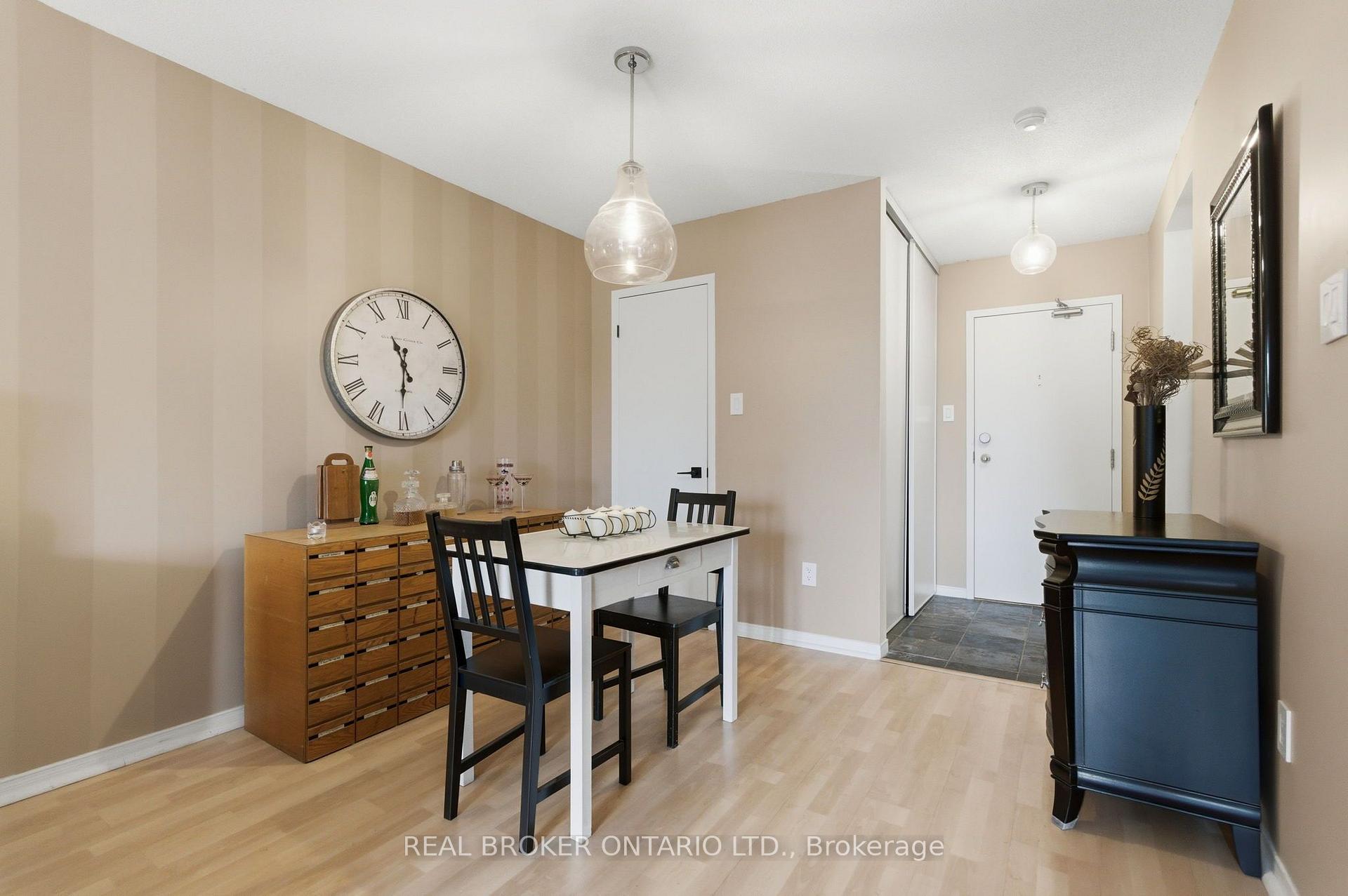 Photo 3 of Unit 302C, 211 Forum Drive, Mississauga, Hurontario — HOMEH