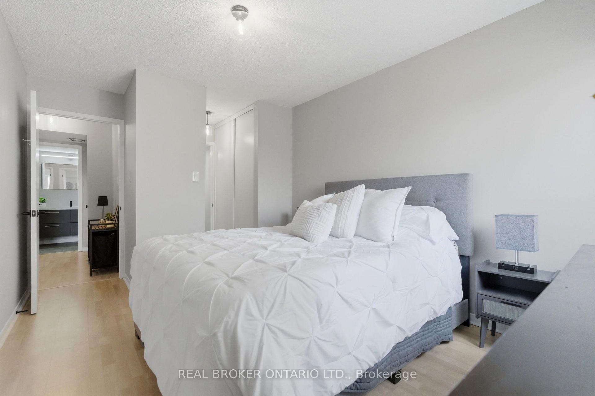 Photo 17 of Unit 302C, 211 Forum Drive, Mississauga, Hurontario — HOMEH