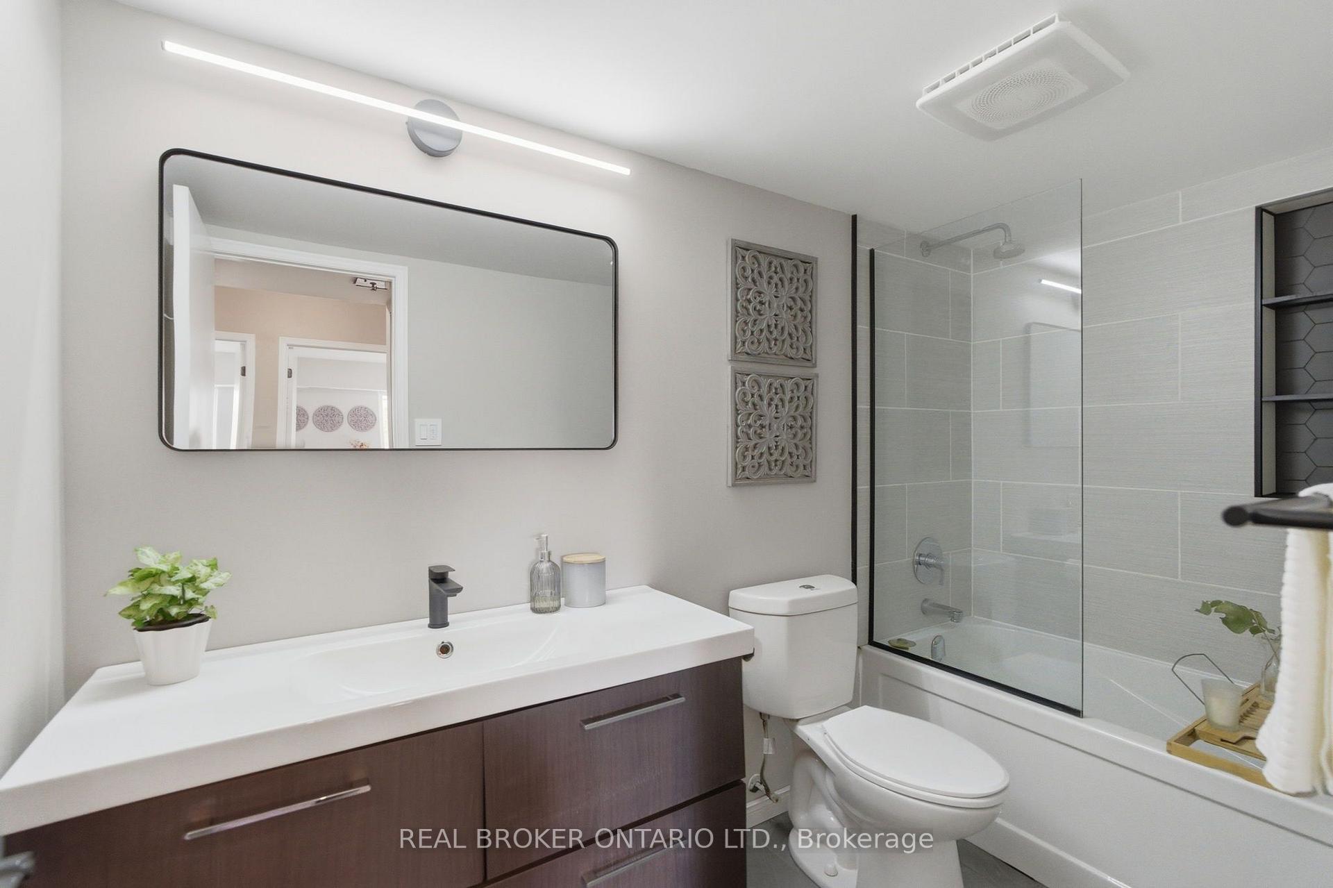 Photo 19 of Unit 302C, 211 Forum Drive, Mississauga, Hurontario — HOMEH