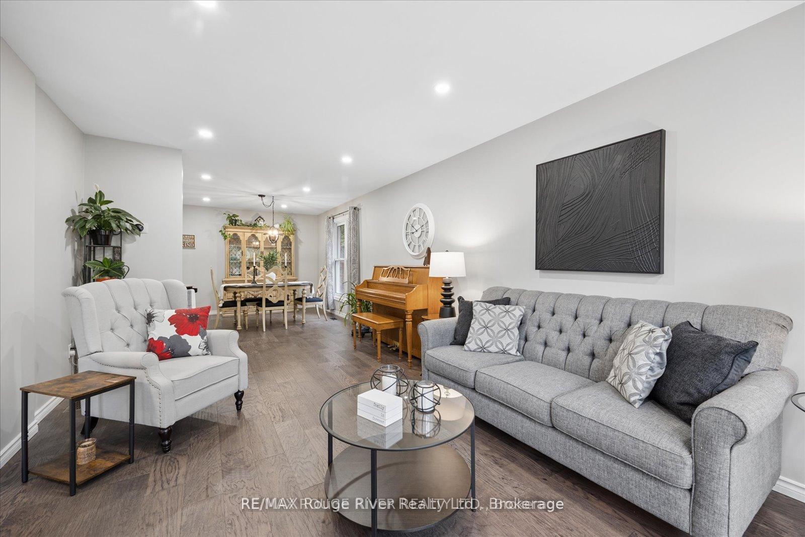Photo 4 of 137 Pringle Drive, Whitby, Pringle Creek — HOMEH