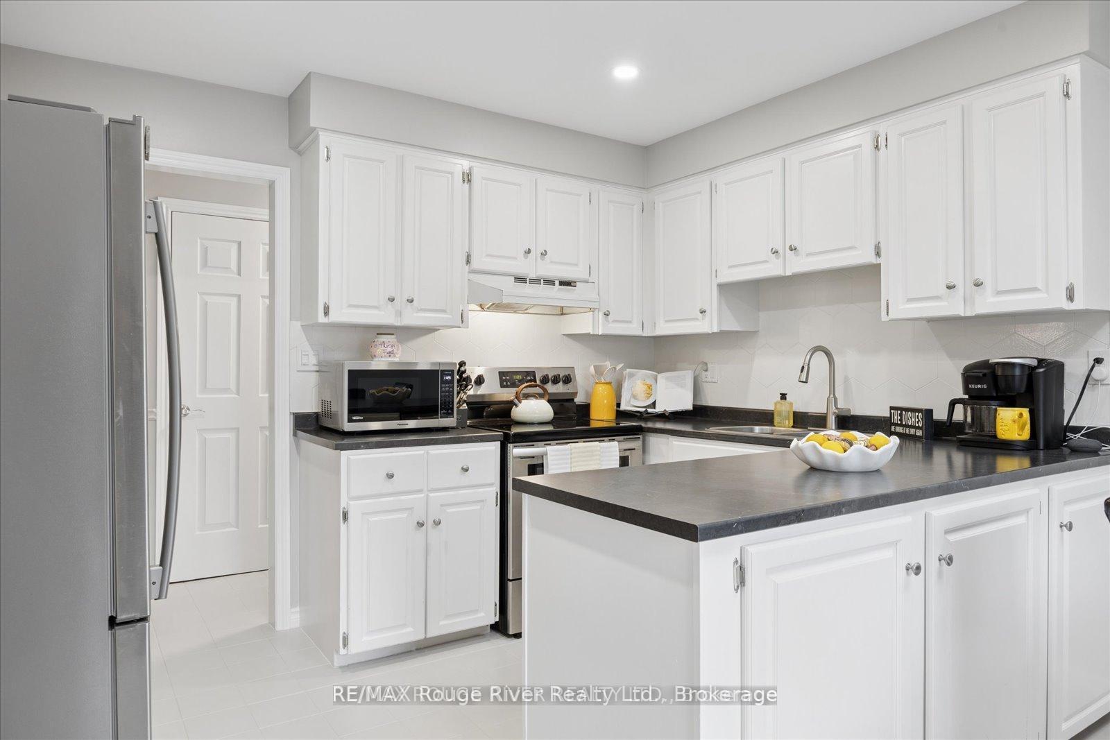 Photo 10 of 137 Pringle Drive, Whitby, Pringle Creek — HOMEH