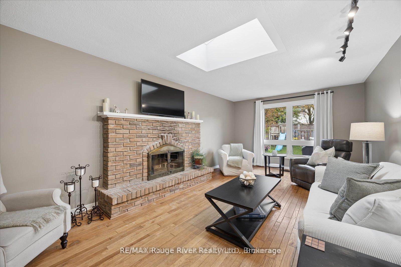 Photo 14 of 137 Pringle Drive, Whitby, Pringle Creek — HOMEH