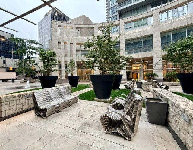 Photo 5 of Unit 3302, 2181 Yonge Street, Toronto, Mount Pleasant West — HOMEH
