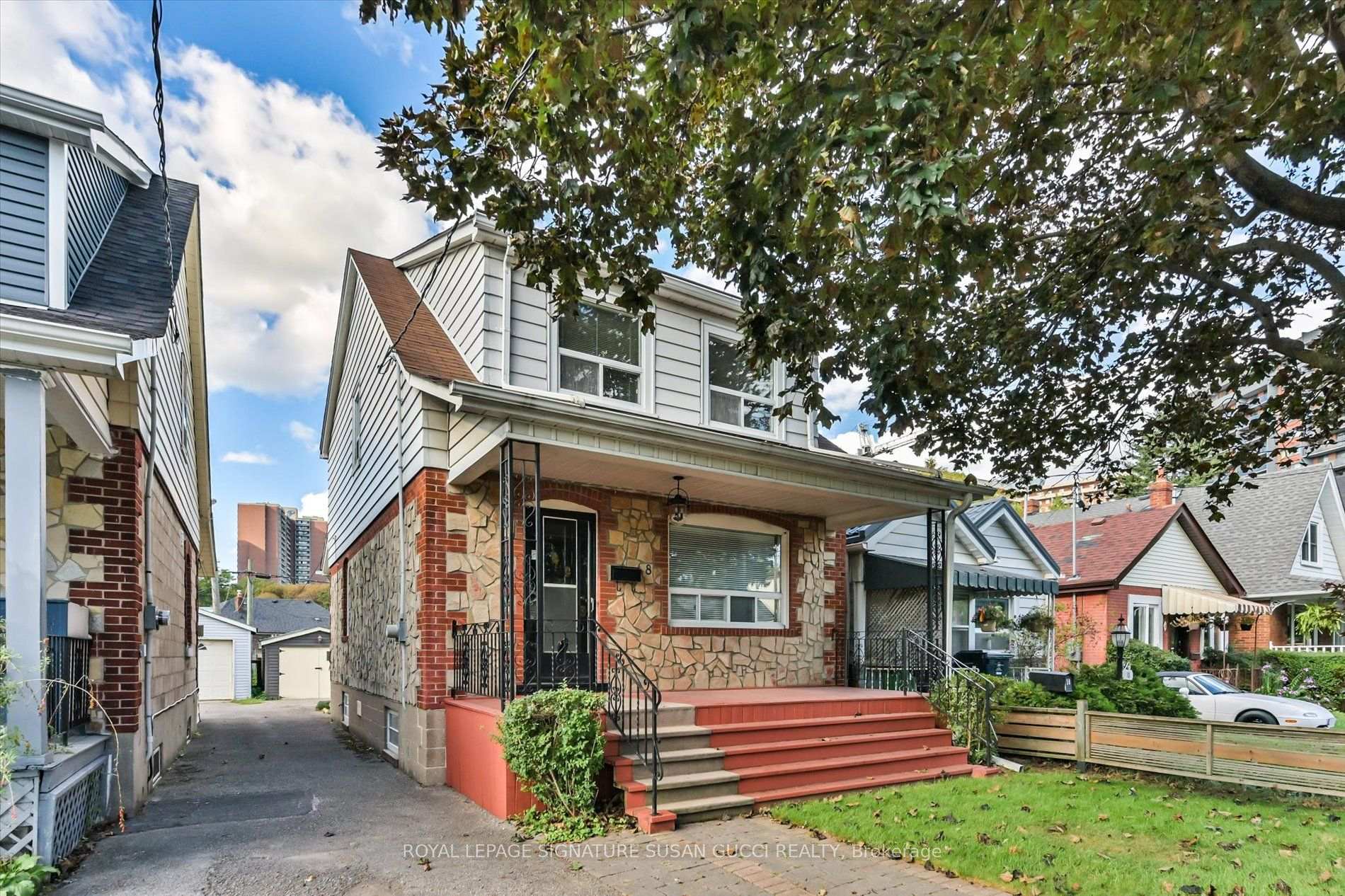 Photo 2 of 8 Sutherland Avenue, Toronto, Crescent Town — HOMEH