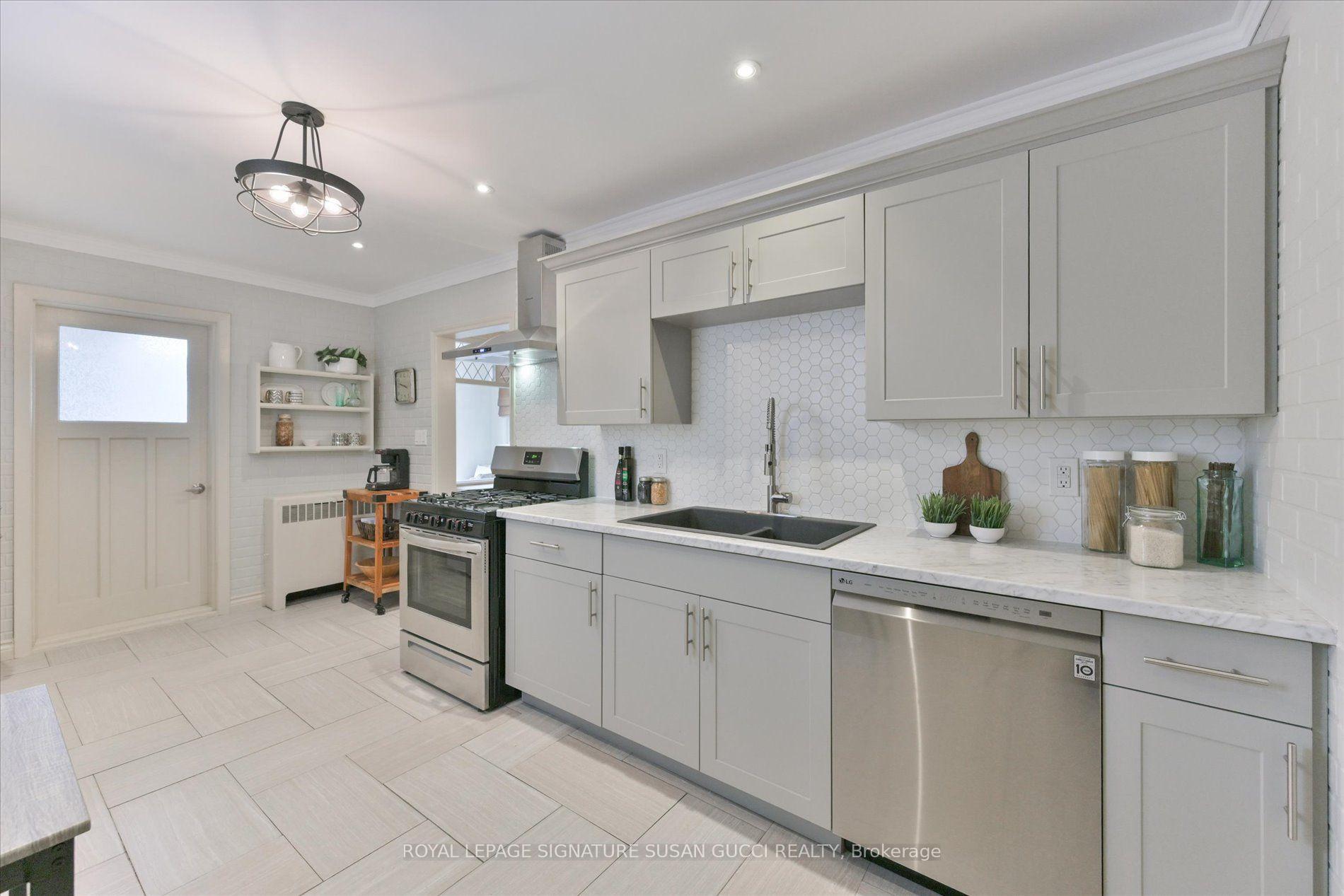 Photo 7 of 8 Sutherland Avenue, Toronto, Crescent Town — HOMEH