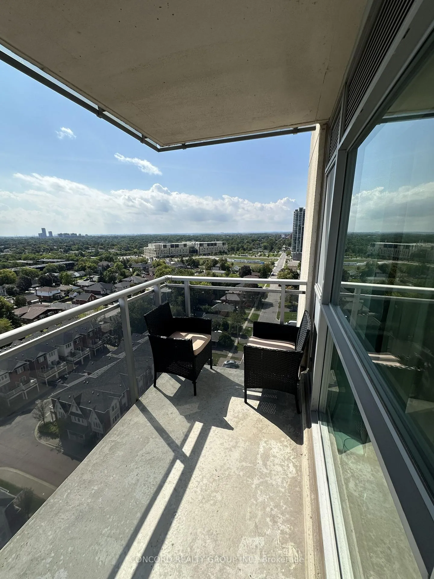 Photo 5 of Unit 1704, 215 Queen Street E, Brampton, Queen Street Corridor — HOMEH
