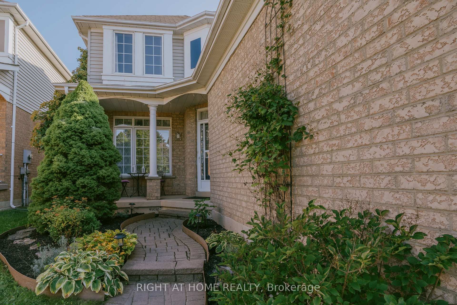 Photo 3 of 1014 Summitview Crescent, Oshawa, Pinecrest — HOMEH