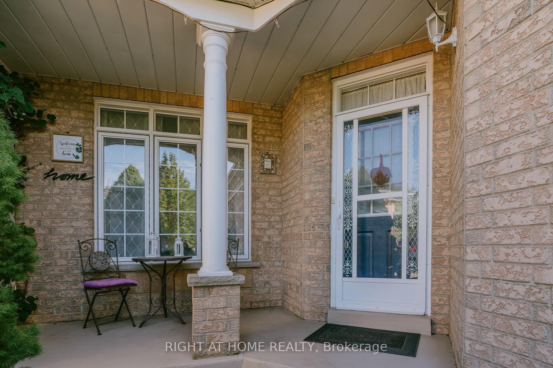 Photo 4 of 1014 Summitview Crescent, Oshawa, Pinecrest — HOMEH