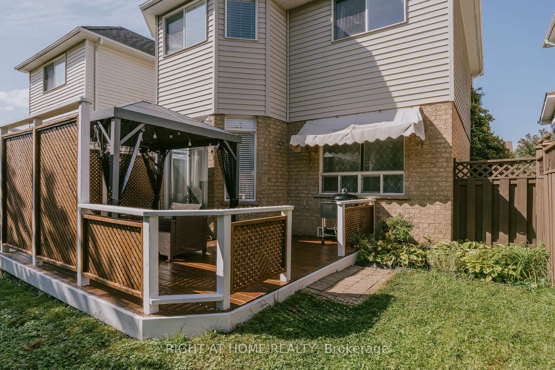 Photo 8 of 1014 Summitview Crescent, Oshawa, Pinecrest — HOMEH