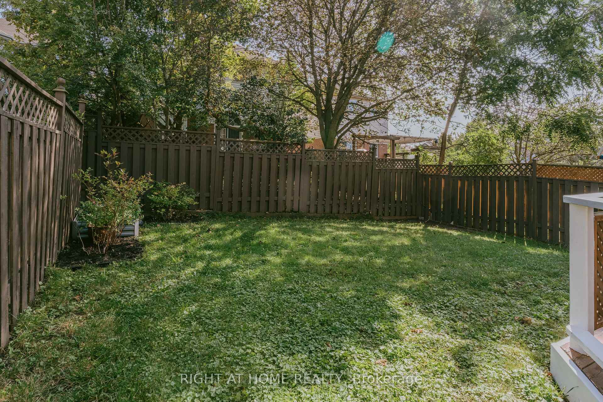 Photo 11 of 1014 Summitview Crescent, Oshawa, Pinecrest — HOMEH