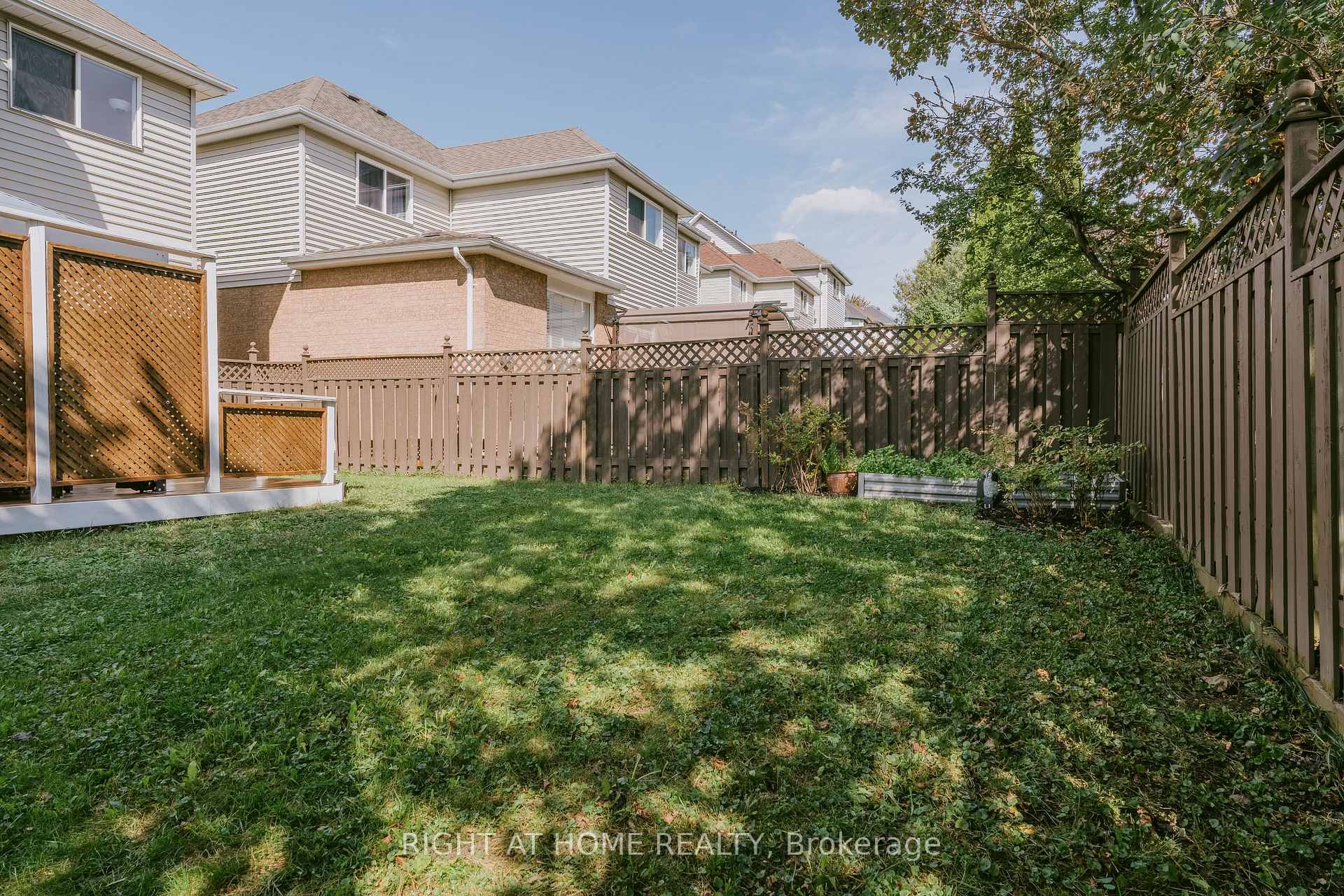 Photo 12 of 1014 Summitview Crescent, Oshawa, Pinecrest — HOMEH