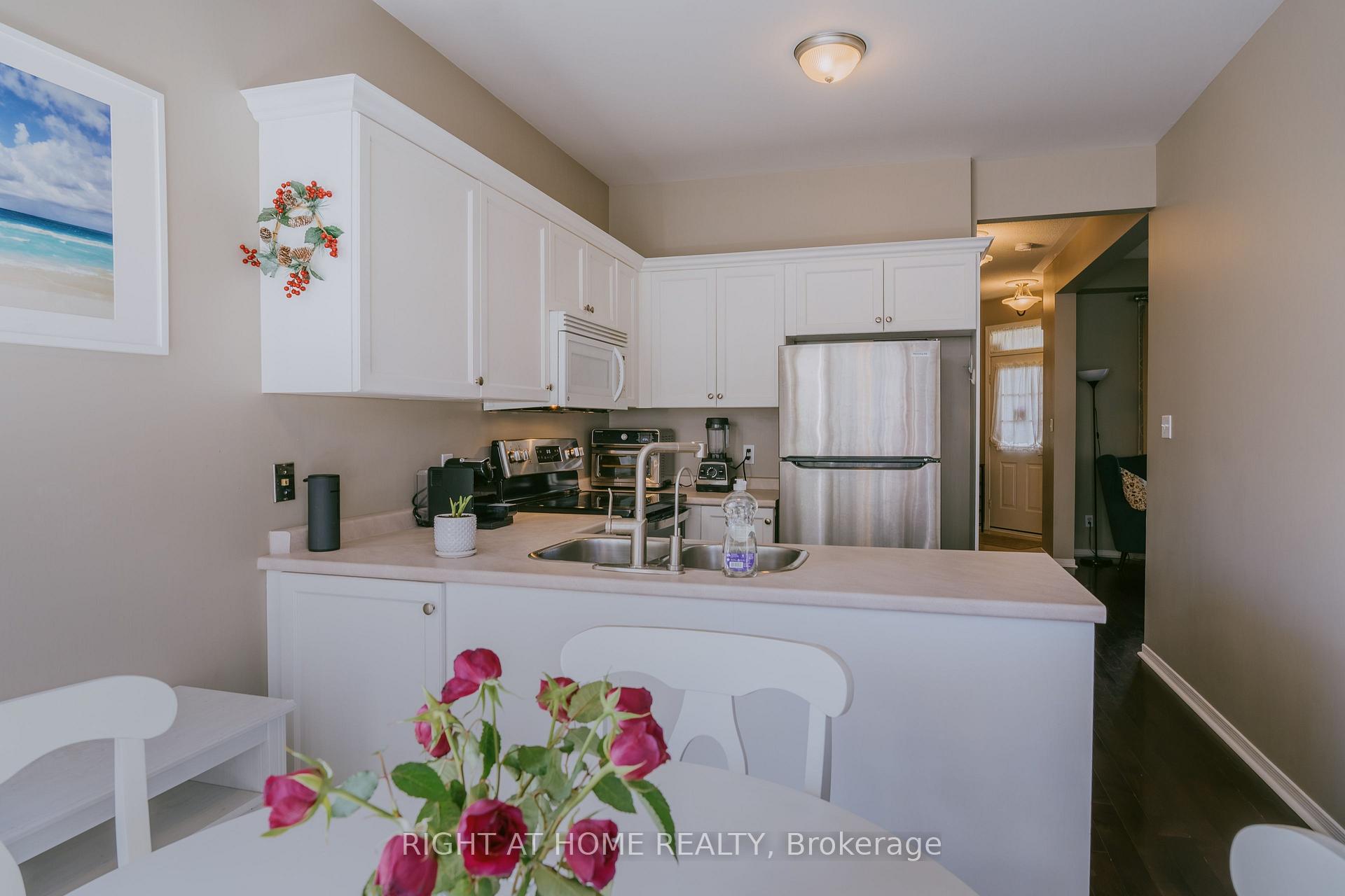 Photo 15 of 1014 Summitview Crescent, Oshawa, Pinecrest — HOMEH