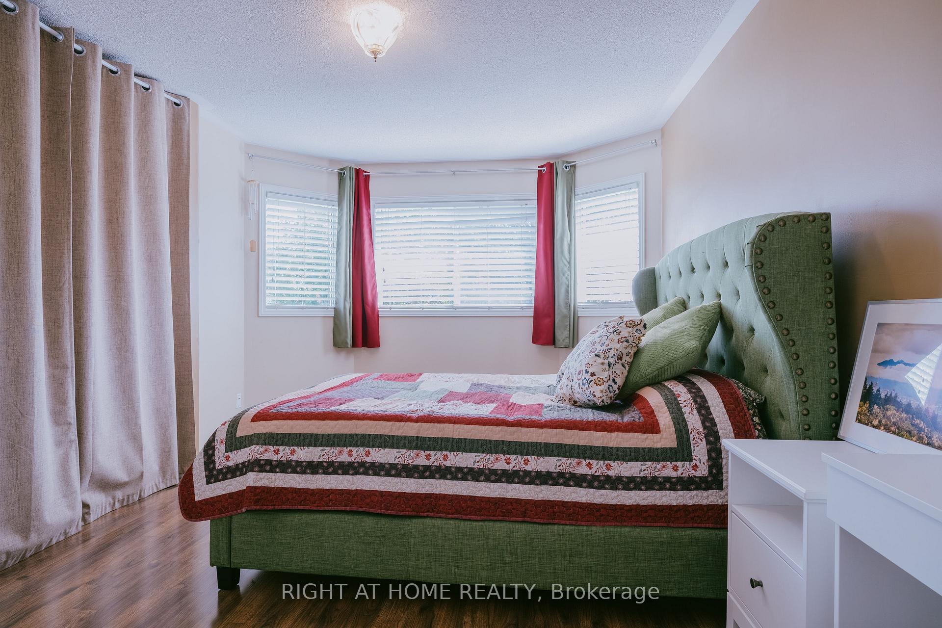 Photo 21 of 1014 Summitview Crescent, Oshawa, Pinecrest — HOMEH