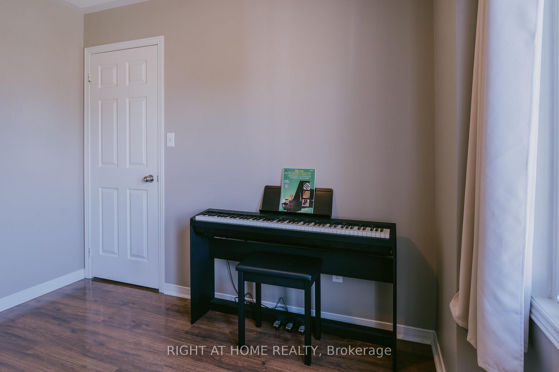 Photo 26 of 1014 Summitview Crescent, Oshawa, Pinecrest — HOMEH