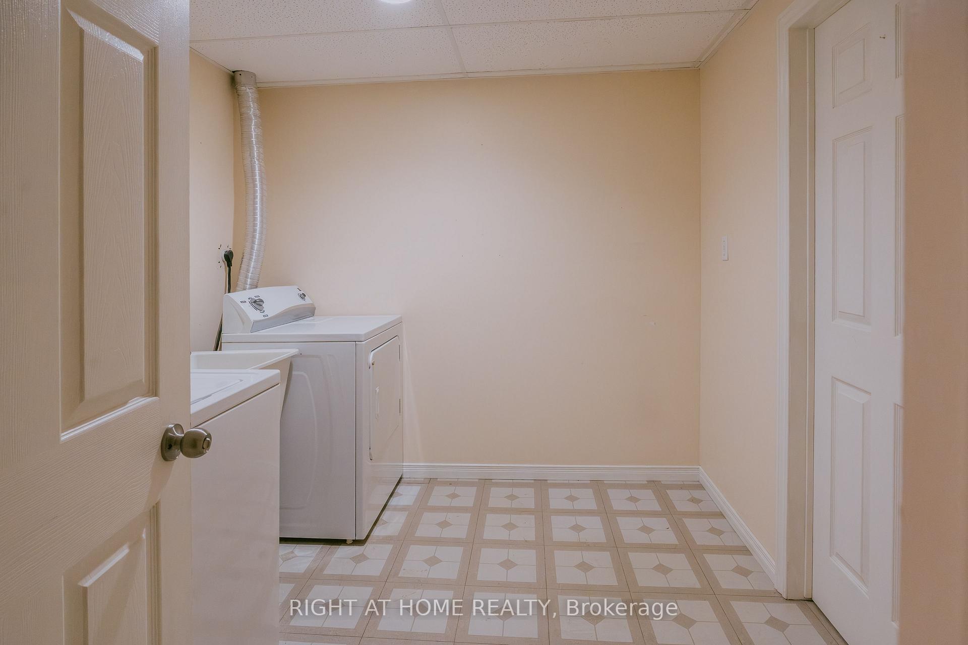 Photo 33 of 1014 Summitview Crescent, Oshawa, Pinecrest — HOMEH