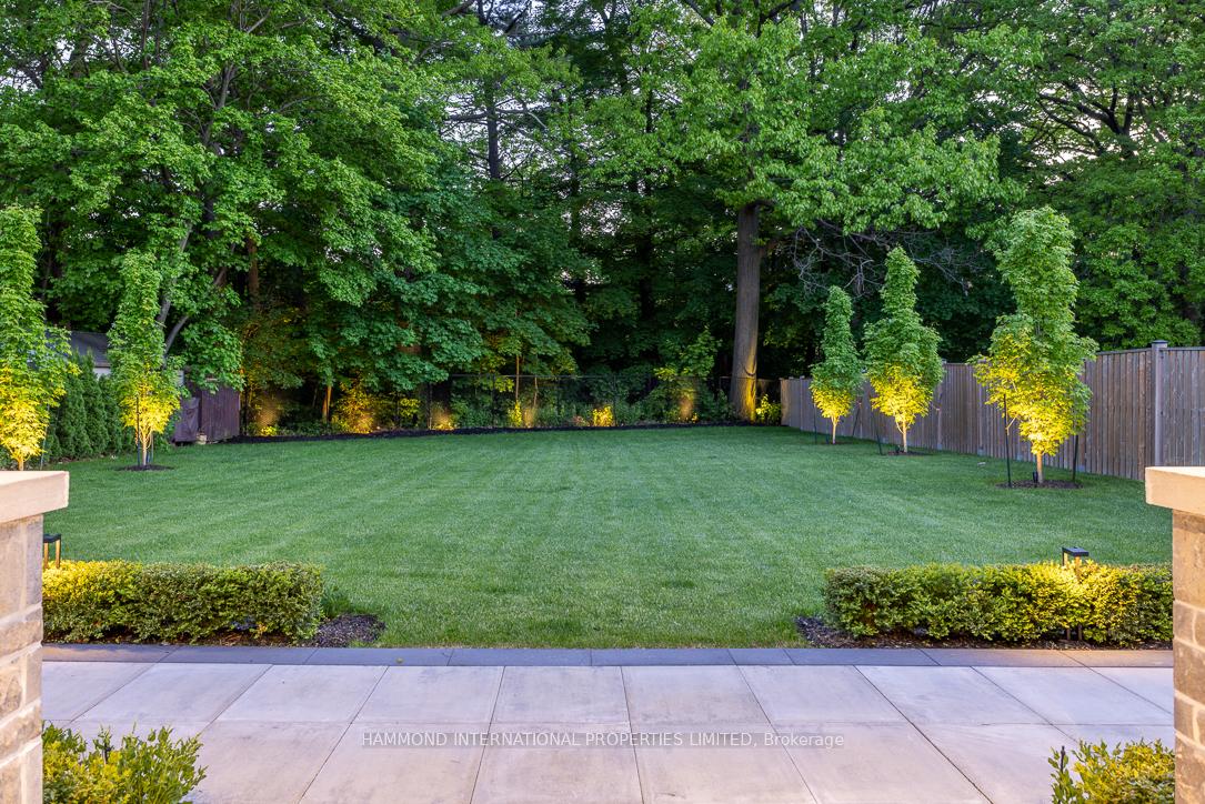 Photo 4 of 14 Penhale Drive, Etobicoke, Humber Heights — HOMEH