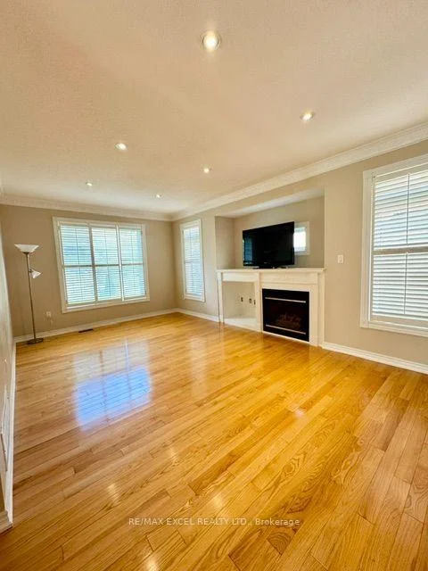 Photo 5 of 86 Macrill Road, Markham, Cachet — HOMEH