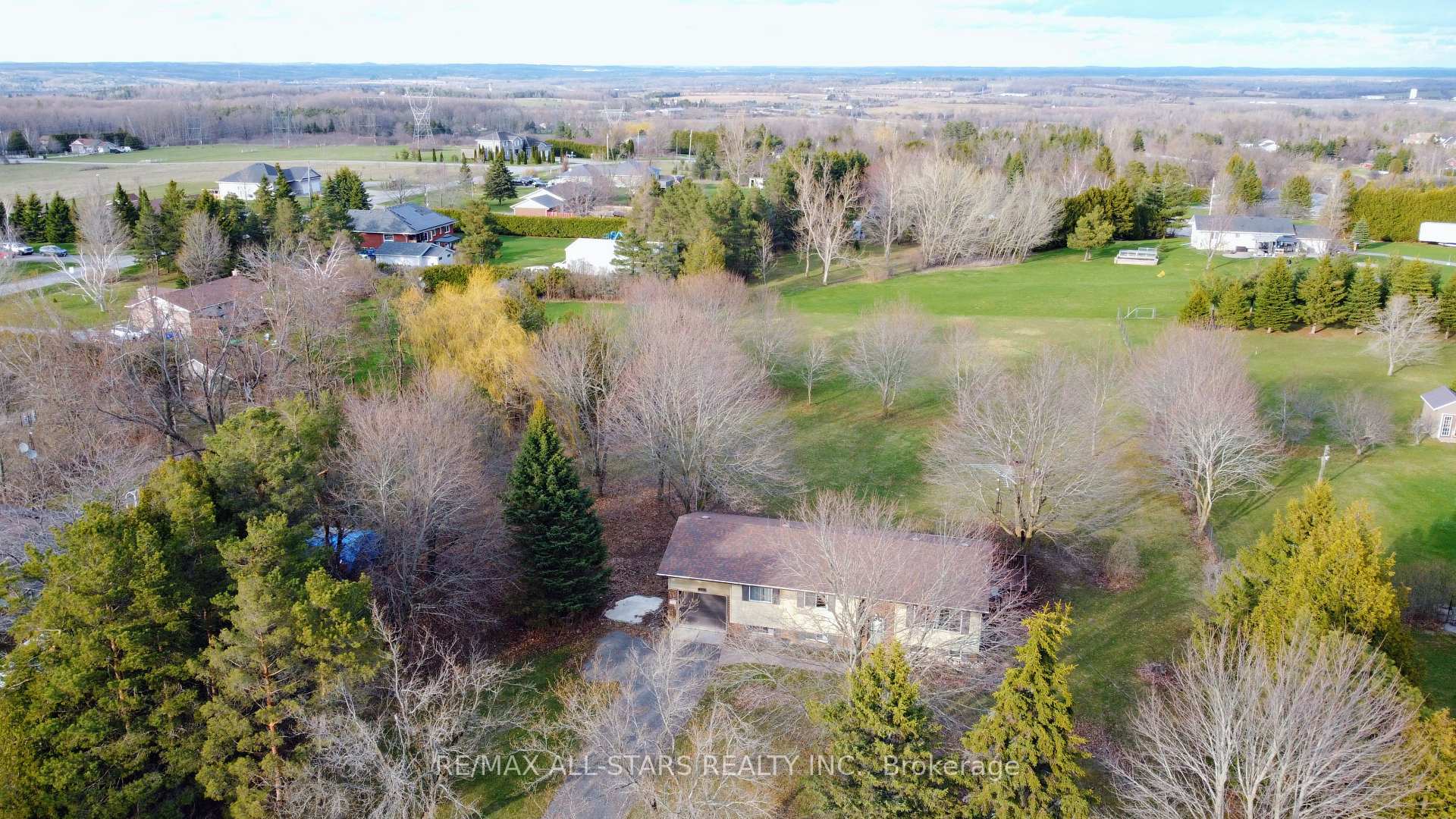 Photo 3 of 23 Valley Road, Cavan Monaghan, Cavan Twp — HOMEH