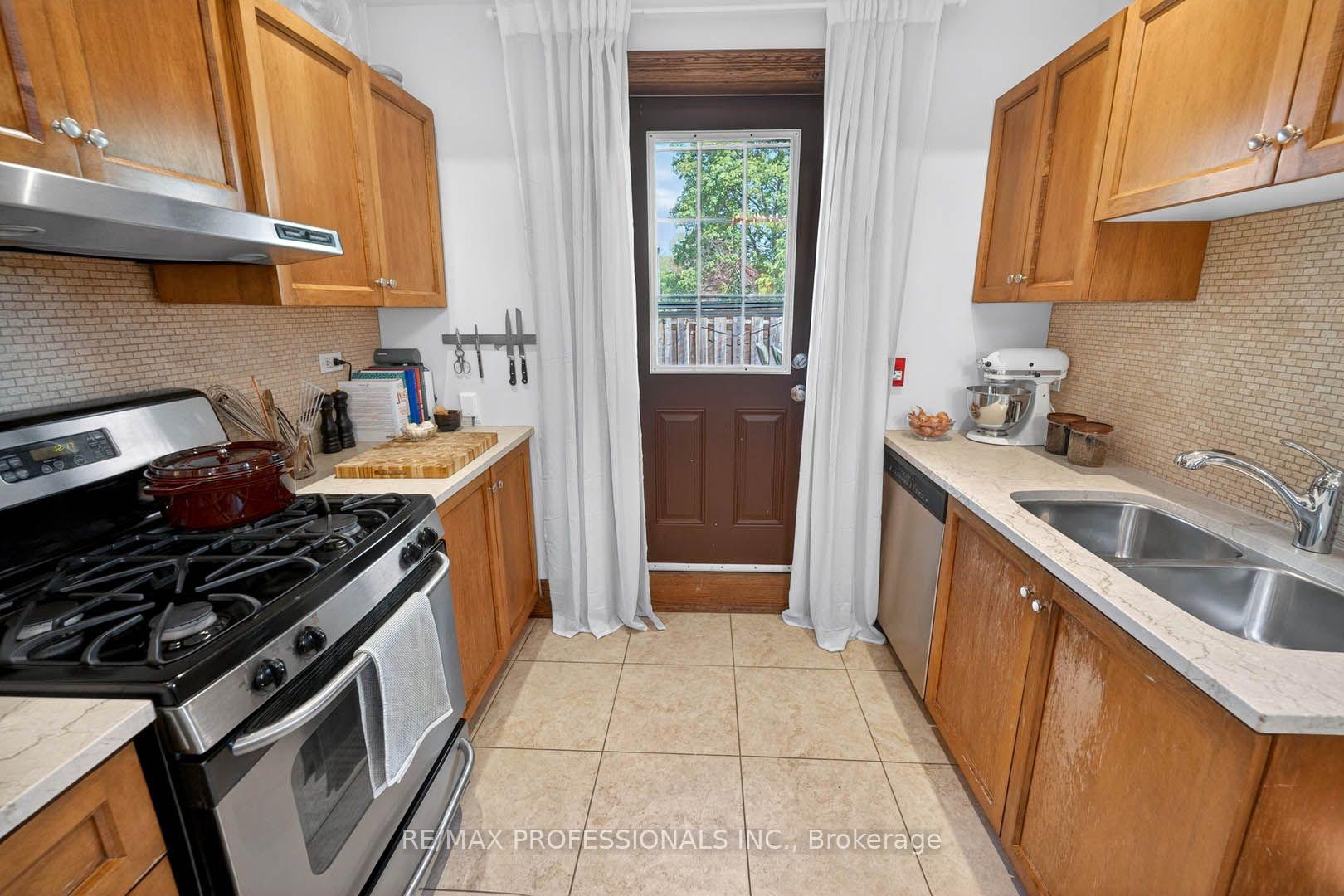 Photo 16 of 2 Afton Avenue, Toronto, Little Portugal — HOMEH