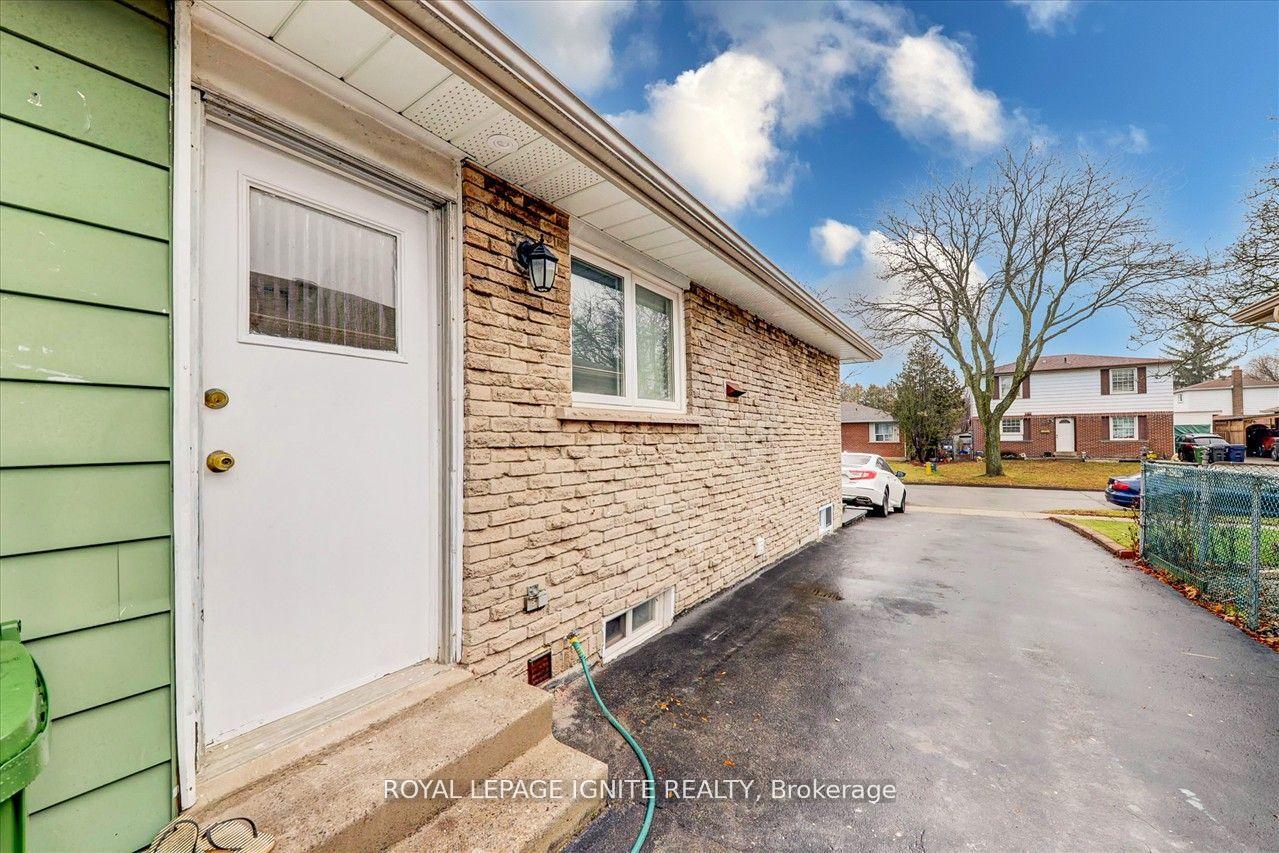 Photo 3 of Unit Bsmt, 38 Loradeen Crescent, Scarborough, Malvern — HOMEH