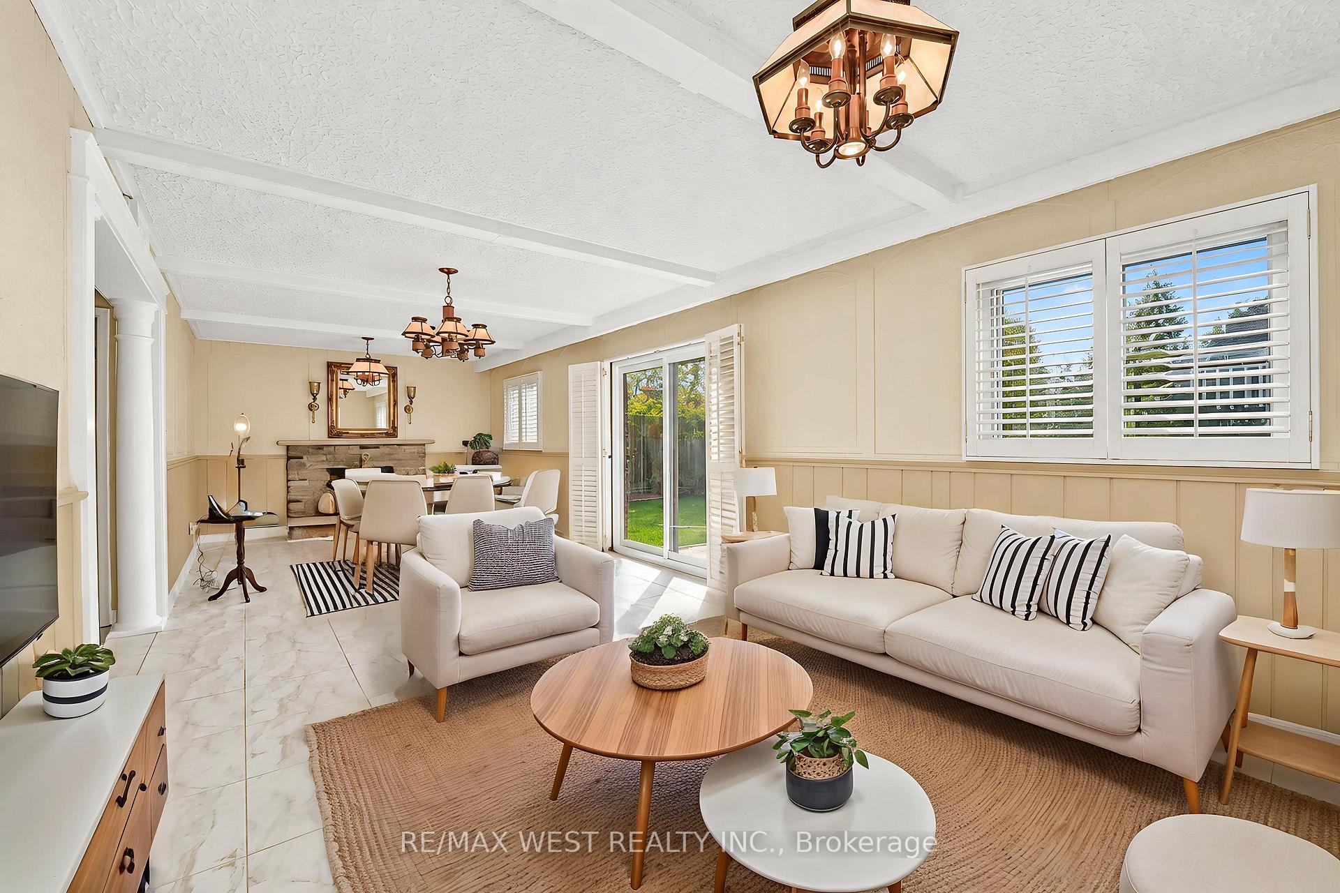 Photo 5 of 61 Bickerton Crescent, North York, Pleasant View — HOMEH