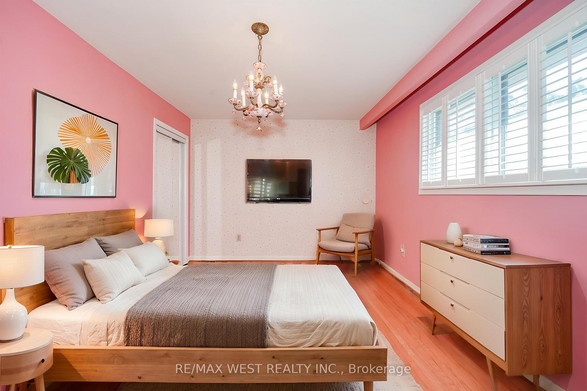 Photo 9 of 61 Bickerton Crescent, North York, Pleasant View — HOMEH