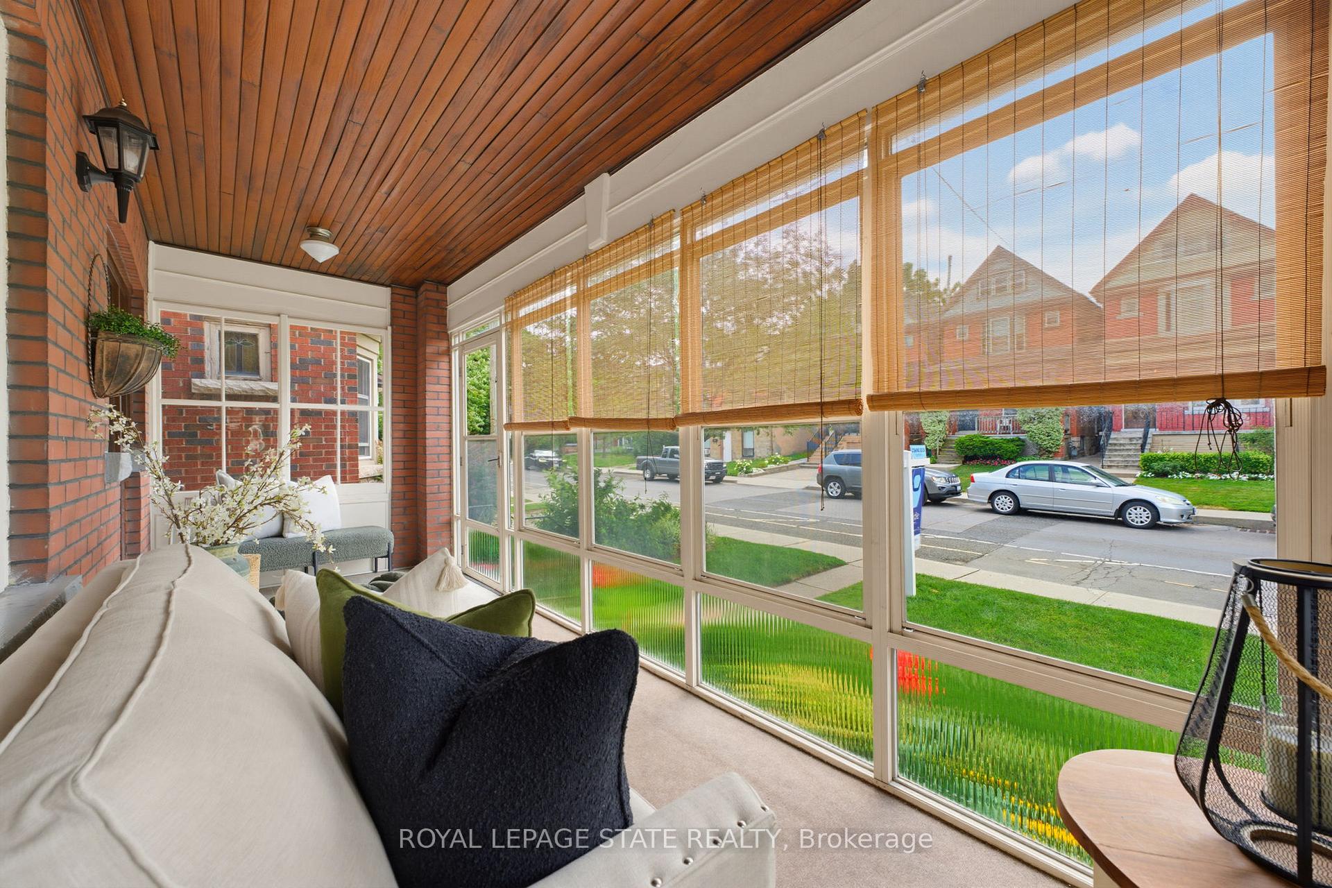 Photo 4 of 394 Charlton Avenue W, Hamilton, Kirkendall — HOMEH