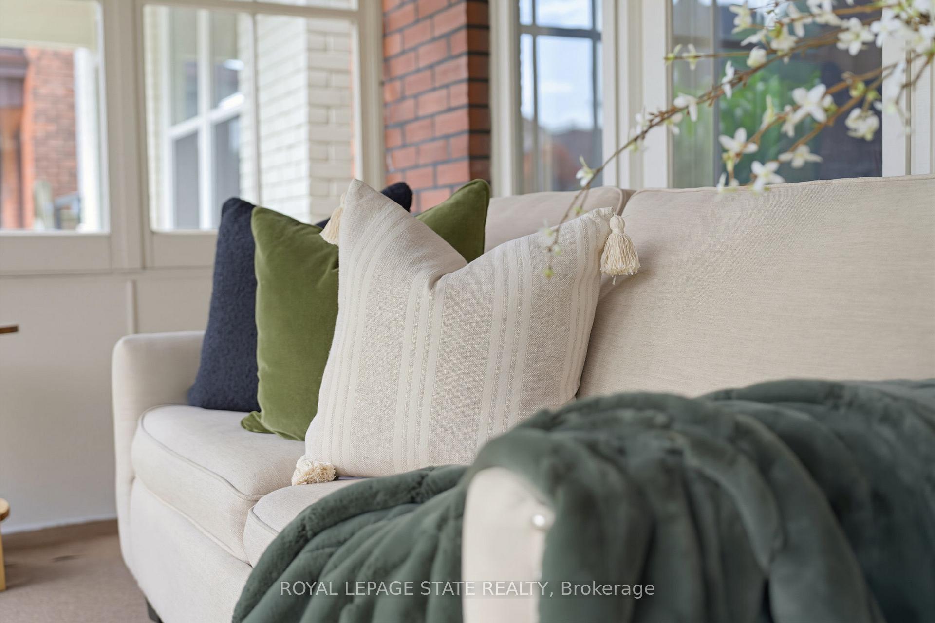 Photo 5 of 394 Charlton Avenue W, Hamilton, Kirkendall — HOMEH