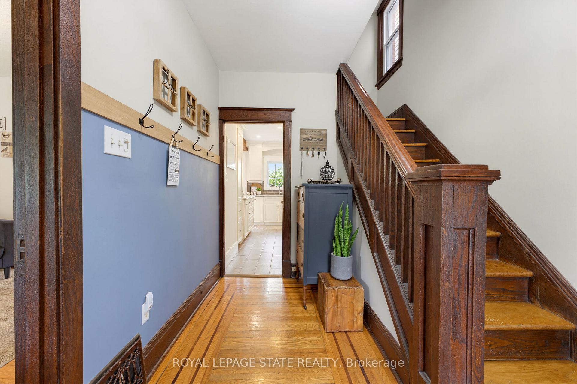 Photo 8 of 394 Charlton Avenue W, Hamilton, Kirkendall — HOMEH