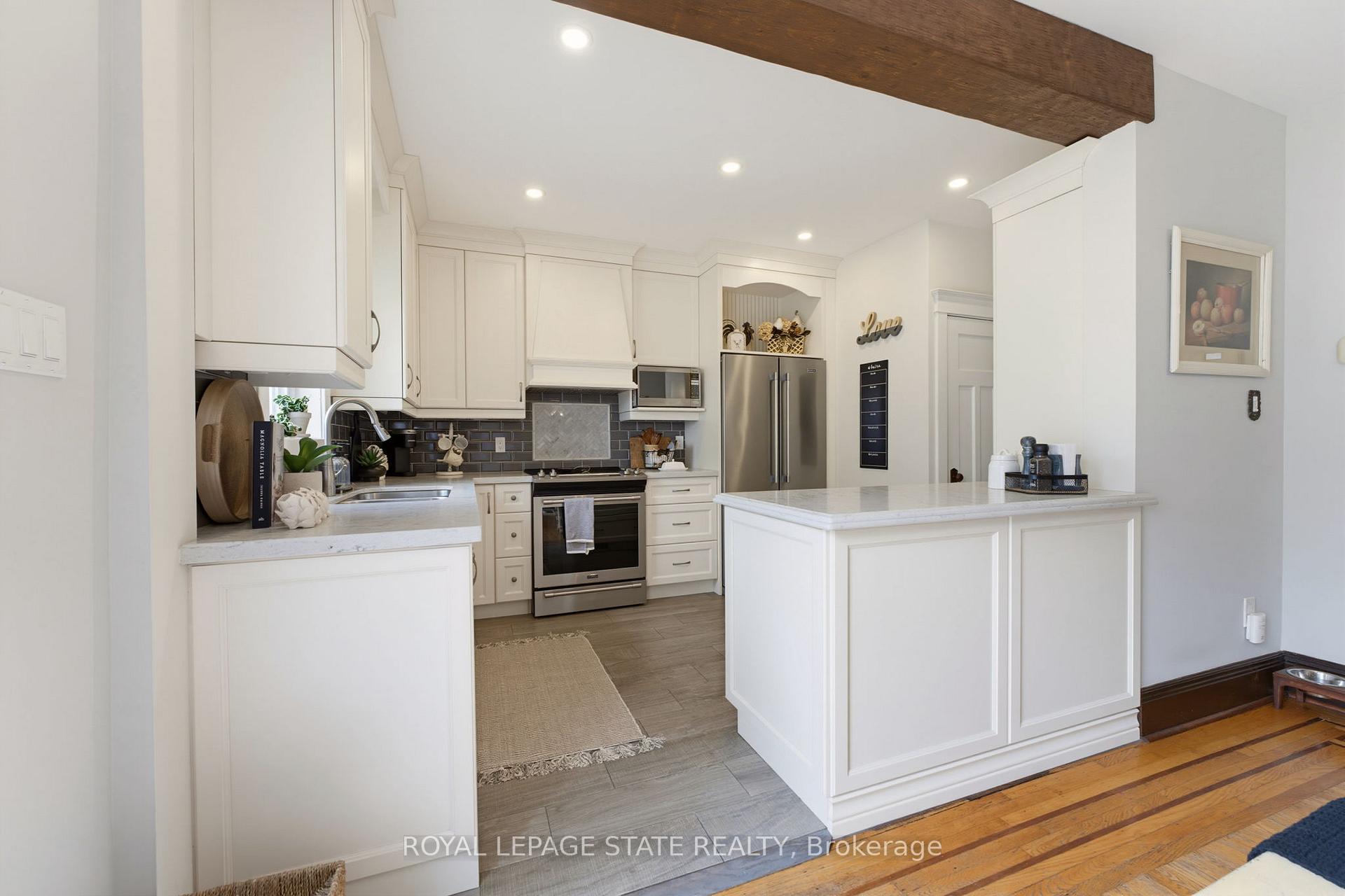 Photo 17 of 394 Charlton Avenue W, Hamilton, Kirkendall — HOMEH
