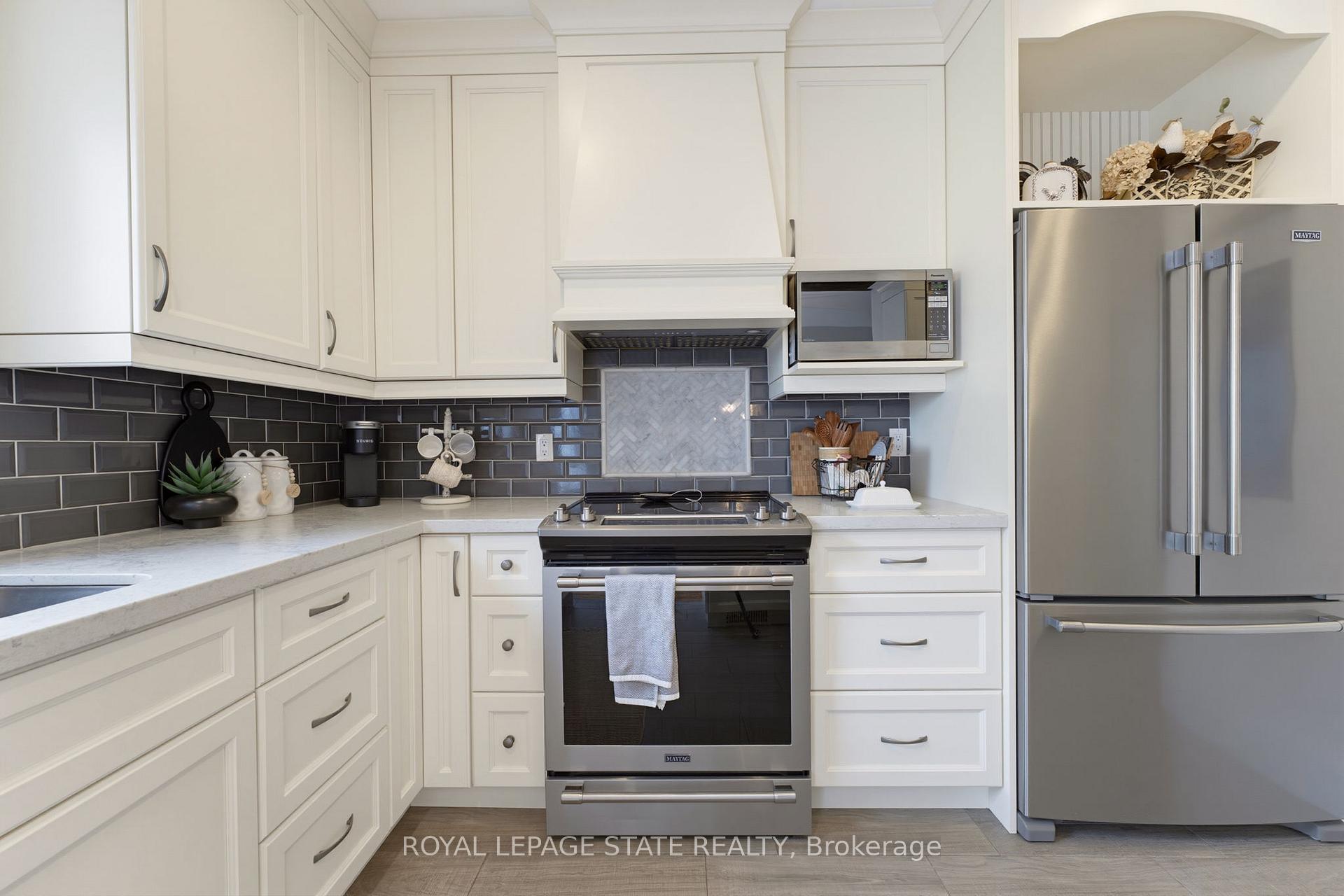 Photo 18 of 394 Charlton Avenue W, Hamilton, Kirkendall — HOMEH