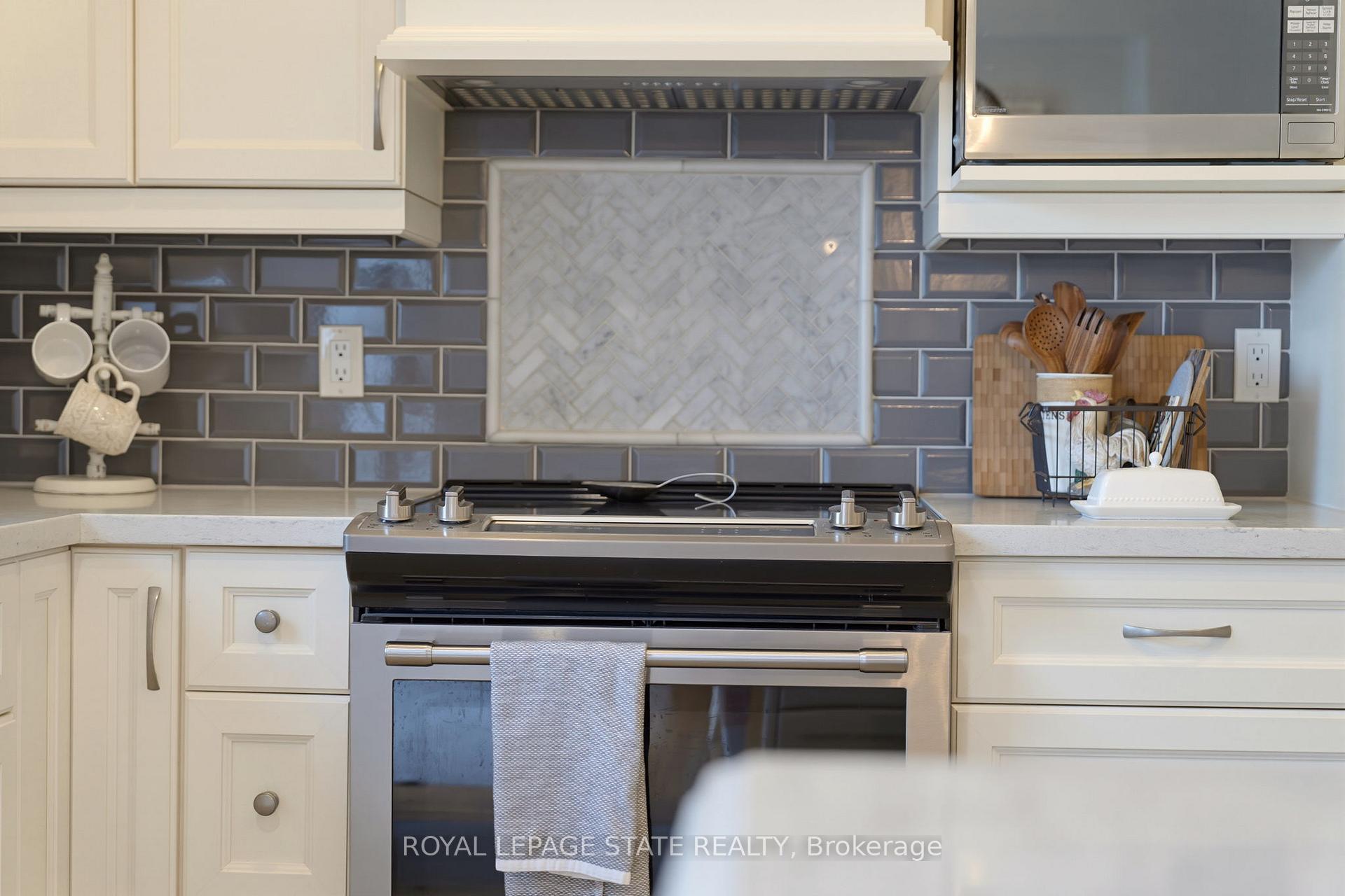 Photo 19 of 394 Charlton Avenue W, Hamilton, Kirkendall — HOMEH