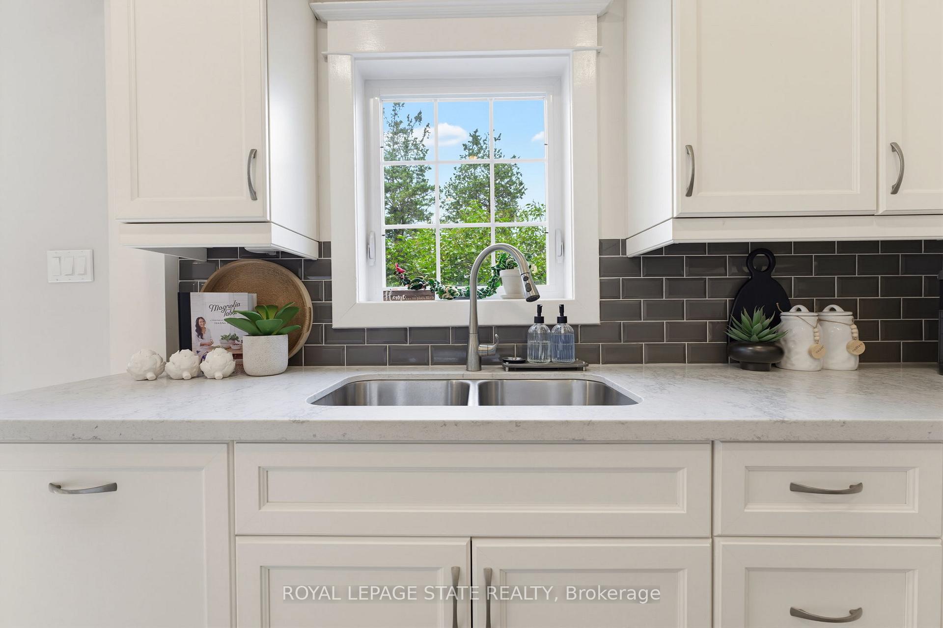 Photo 20 of 394 Charlton Avenue W, Hamilton, Kirkendall — HOMEH