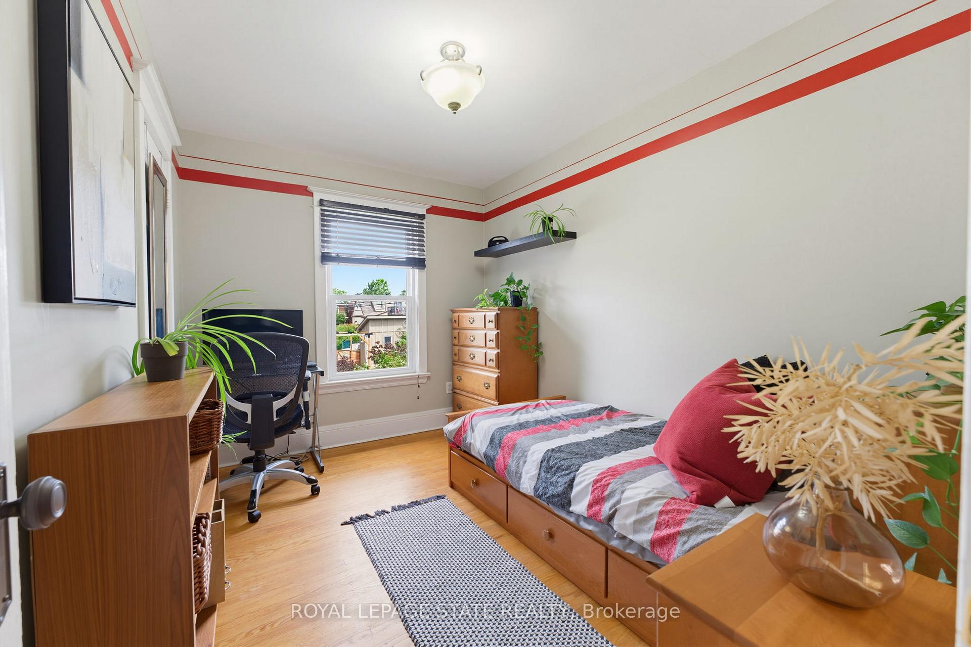 Photo 24 of 394 Charlton Avenue W, Hamilton, Kirkendall — HOMEH