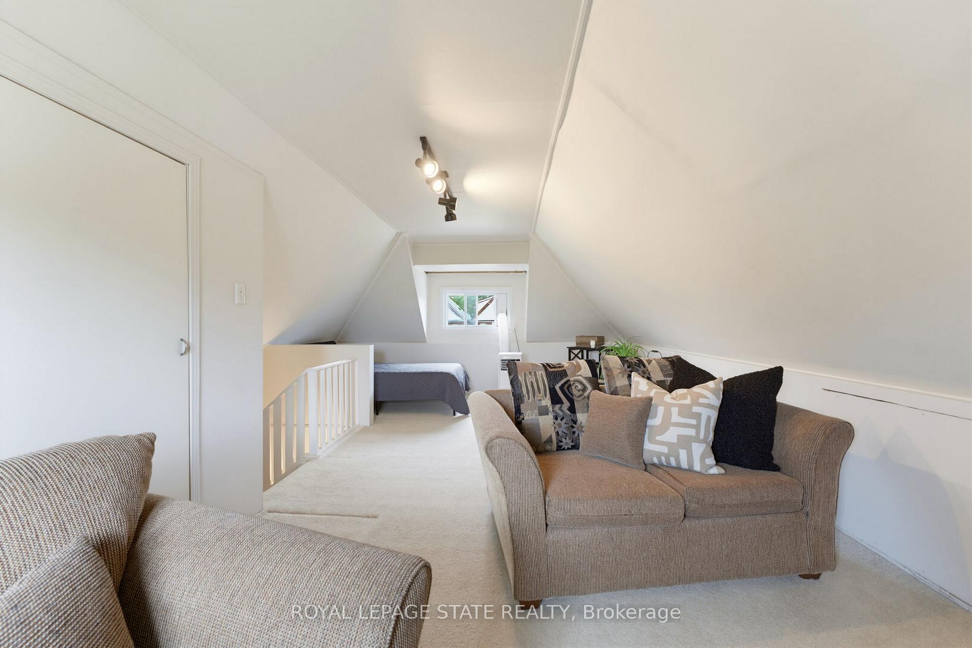 Photo 28 of 394 Charlton Avenue W, Hamilton, Kirkendall — HOMEH