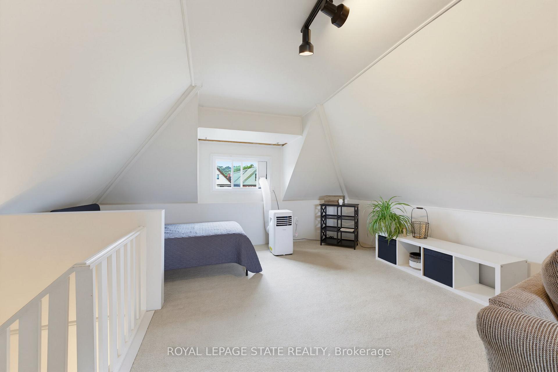 Photo 29 of 394 Charlton Avenue W, Hamilton, Kirkendall — HOMEH